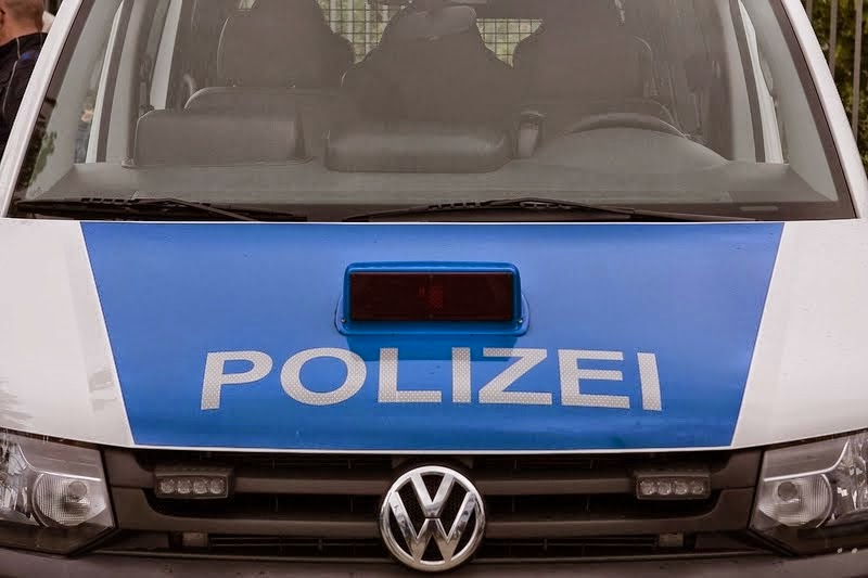 Polizei: Dreiste Betrüger in Bernau unterwegs - Phantombild 7 Bernau: 24 Reitsättel in Ladeburg gestohlen - Schaden: 100.000 €