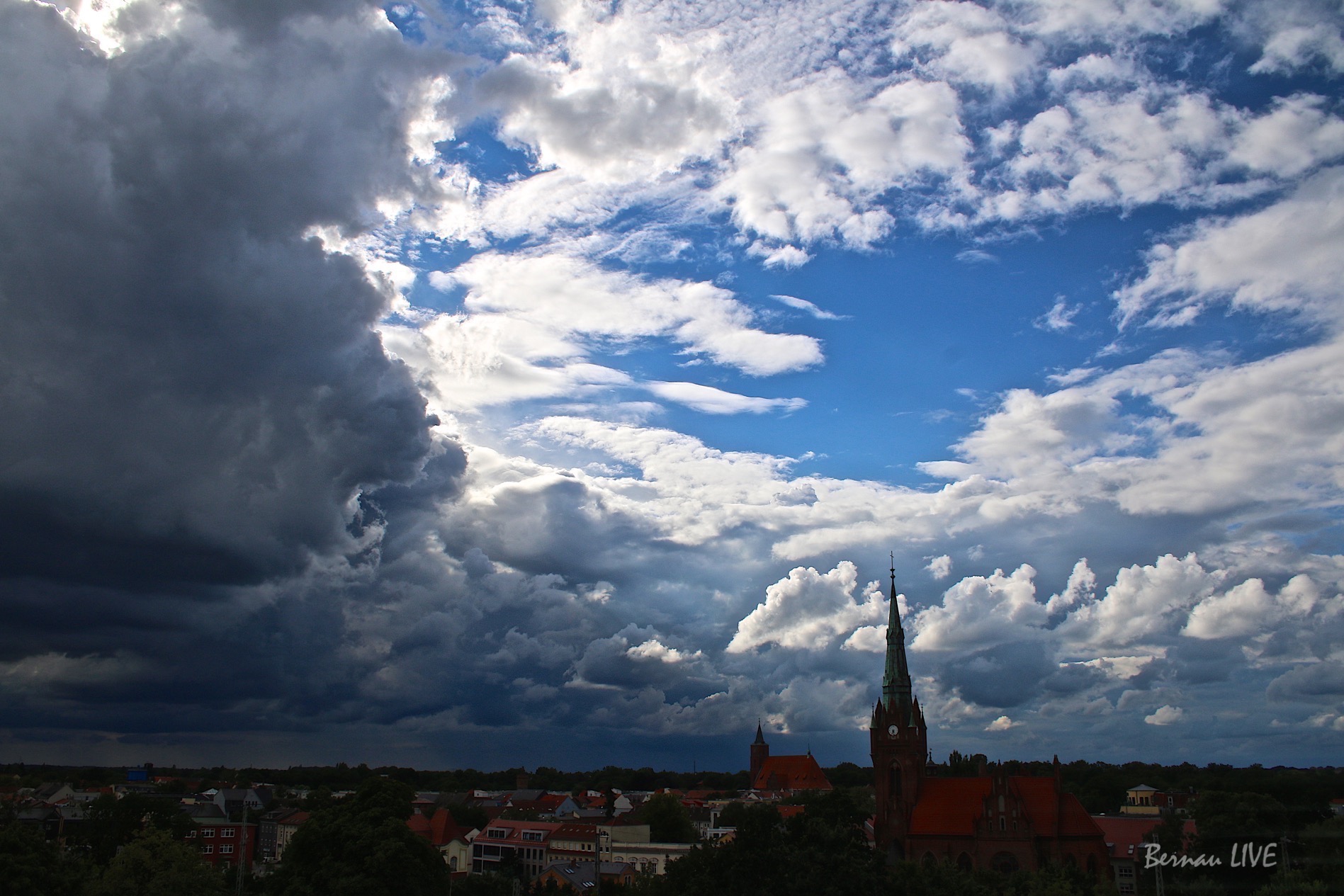 Bernau, 17.35 Uhr - wo ist der Sommer hin? 33 Bernau, Wolken, Bernau bei Berlin, Wetter, Wolken, Barnim, Bernau LIVE