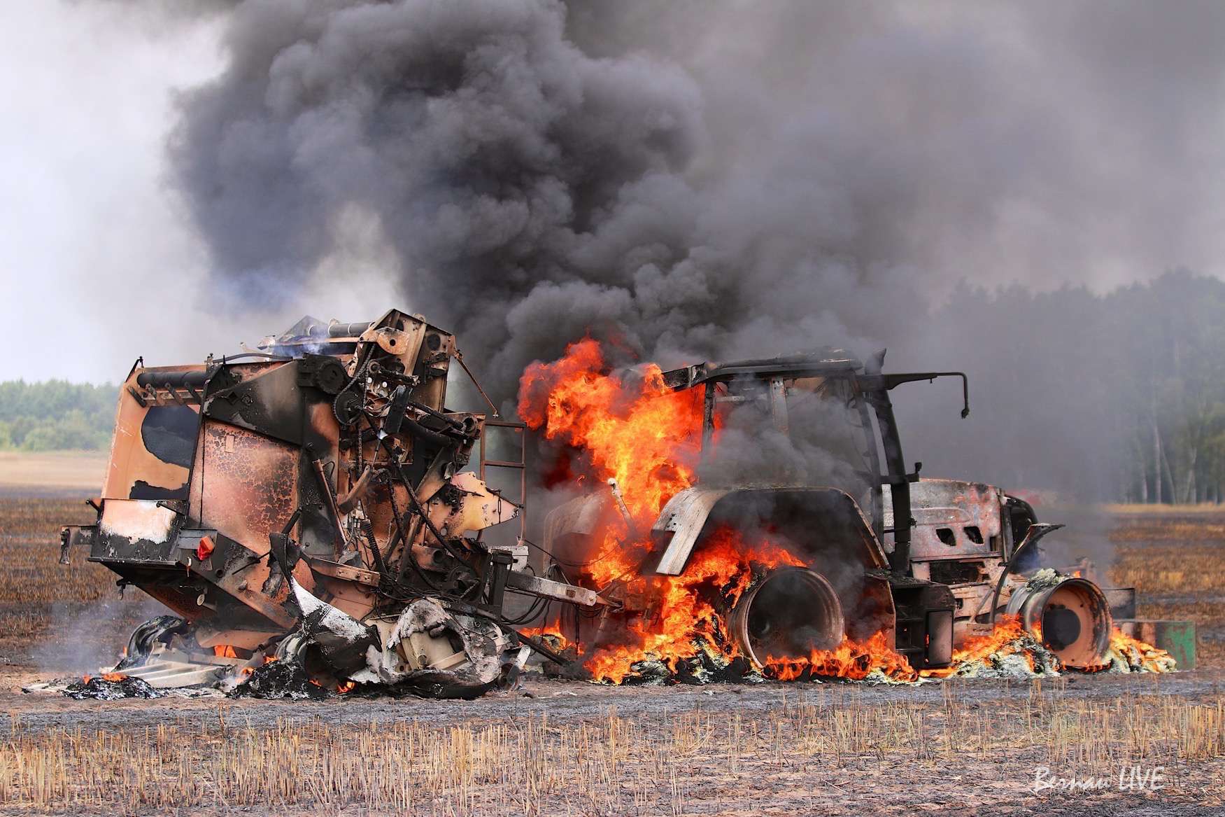 Brand in Rüdnitz, Feuerwehr, Traktorbrand, Barnim, Biesenthal, Feuerwehr, Bernau LIVE, Feuerwehr Biesenthal,