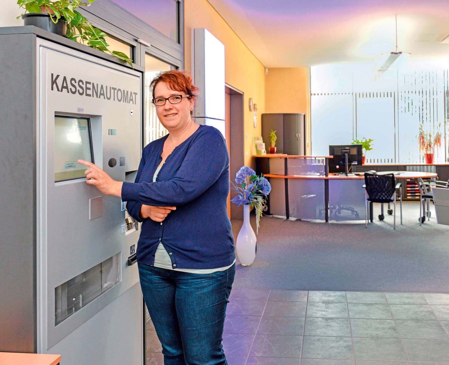 14.07.2015 Bernau. Kassenautomat im Kundencentrum, Marina Petzel, Stadtwerke Bernau, Bernau, Info Bernau, Bernau LIVE, Barnim, Ladeburg,