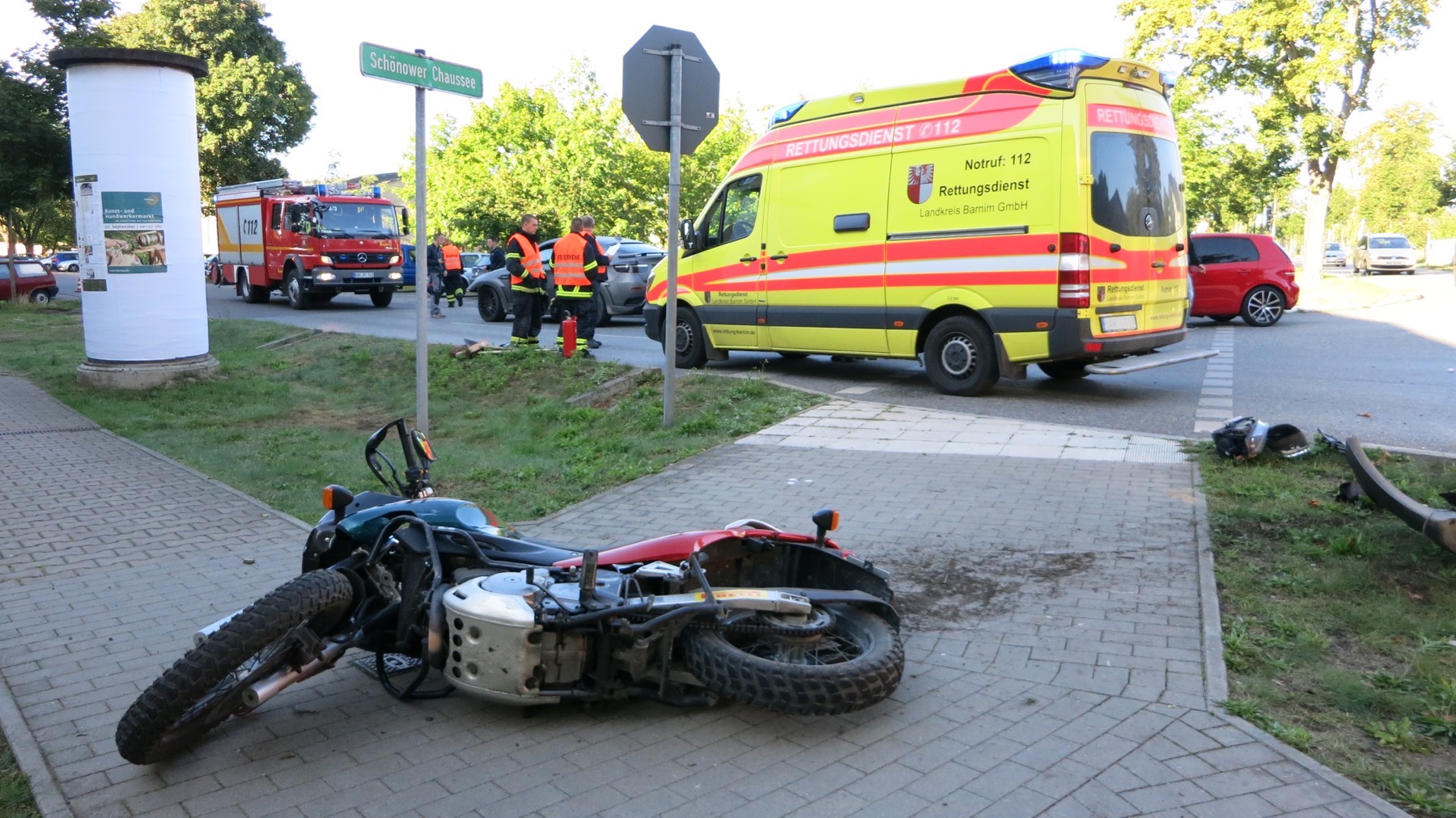 Bernau: Schwerer Unfall zwischen Motorrad und PKW 5 Bernau: Bernau: Schwerer Unfall zwischen Mottorrad und PKW Zu einem Zusammenstoß zwischen einem Pkw und einem Motorrad kam es am Mittwochmorgen gegen 08.30 Uhr auf der Schönower Chaussee.