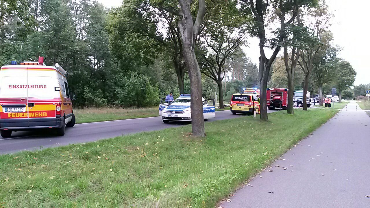 Schwerer Unfall auf der Schönwalder Chaussee - Vollsperrung 21 Bernau, Schönow, Unfall, Feuerwehr