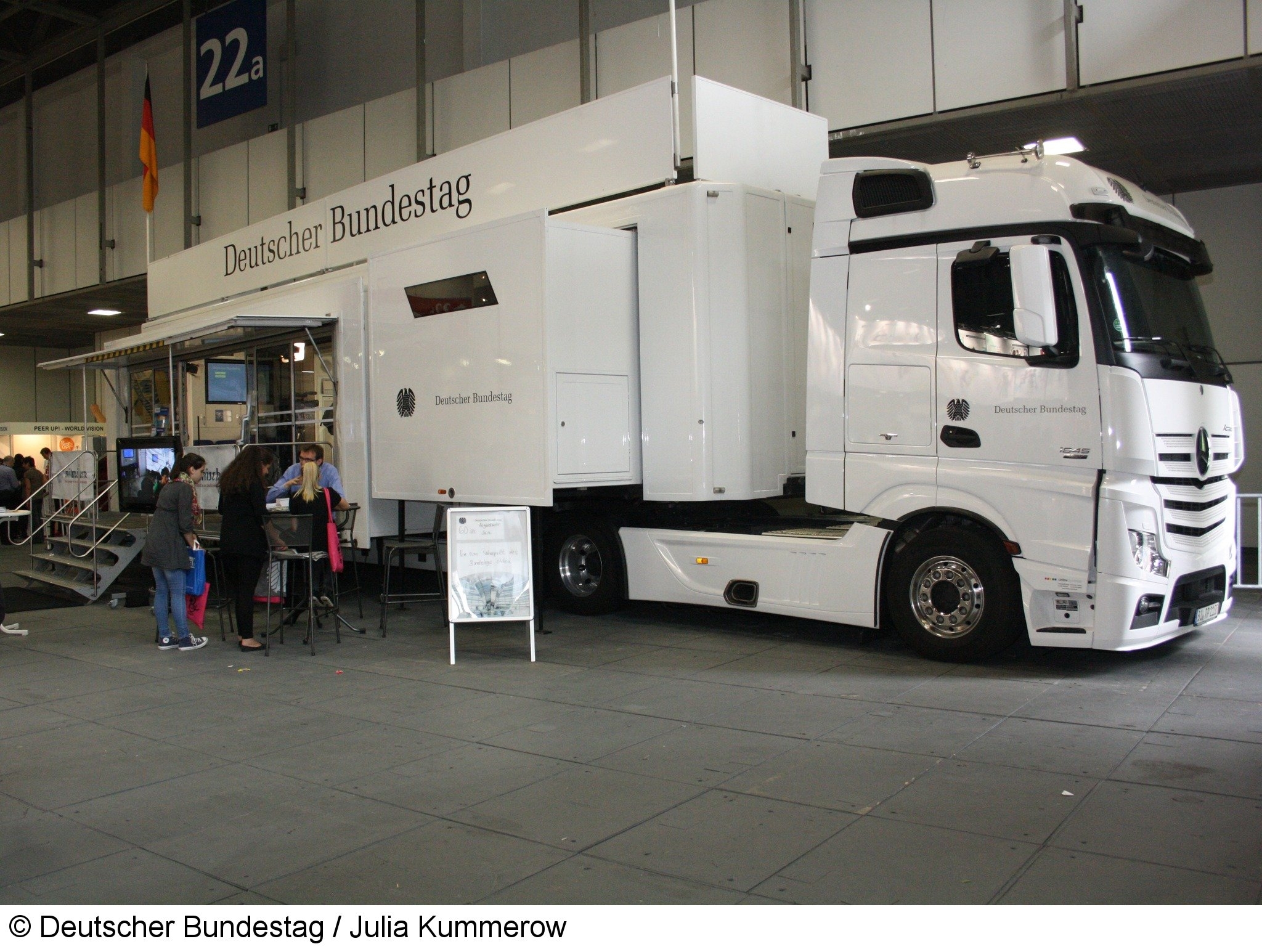 Bernau: Infomobil des Bundestages auf dem Platz am Steintor 3 Bernau, Barnim, Bundestag, Infomobil, Politik, Bernau bei Berlin, Barnim