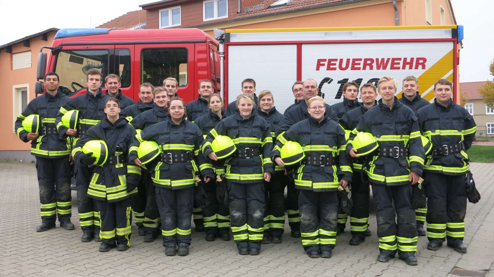 Bernau: 20 Feuerwehrleute bestehen Grundlehrgang 8 Bernau: 20 Bernauer Feuerwehrleute bestehen Grundlehrgang - Glückwunsch!