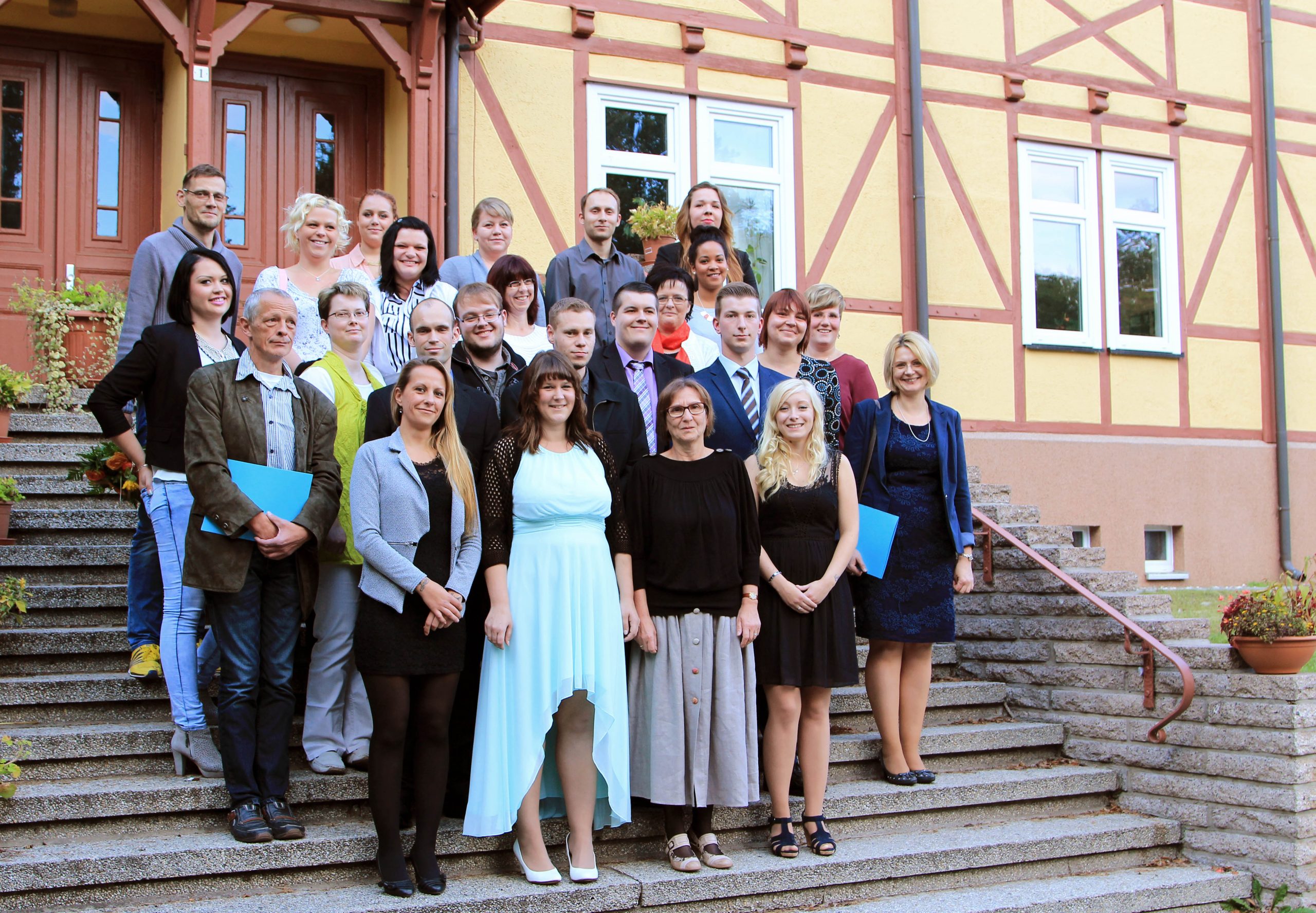 Bernau: Glückwunsch nach Lobetal: Ausbildung bestanden! 44 Glückwunsch nach Lobetal: Ausbildung bestanden!