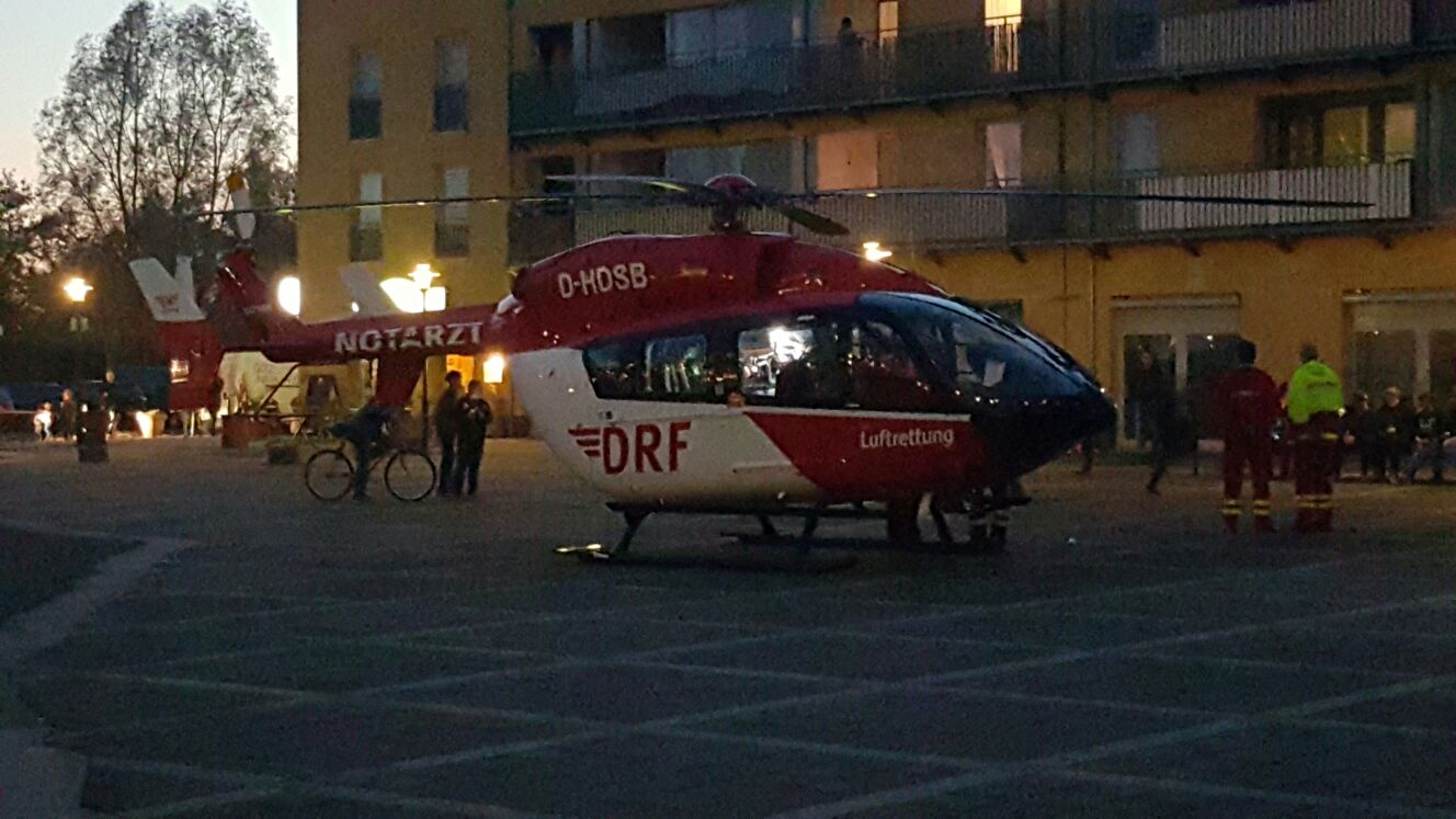 Rettungshubschrauber auf dem Friedensthaler Platz in Bernau 5 Rettungshubschrauber auf dem Friedensthaler Platz in Bernau
