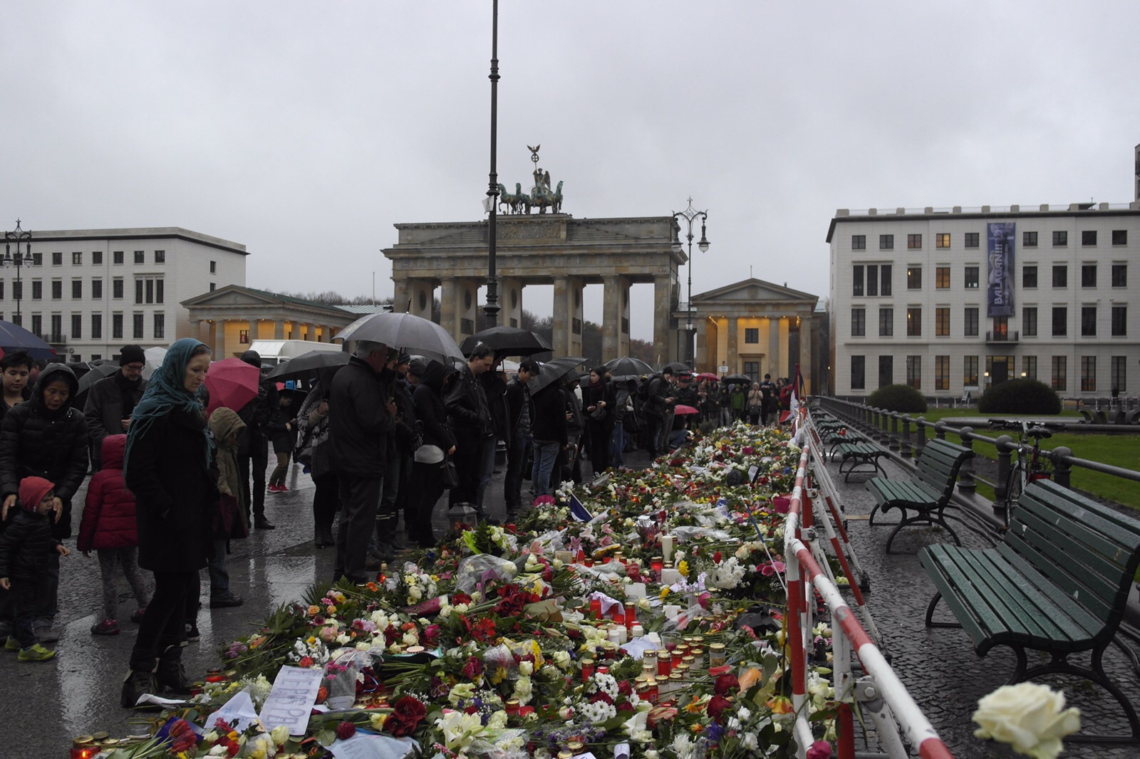 Pray for Paris - Europaweite Schweigeminute um 12 Uhr 22 Pray for Paris