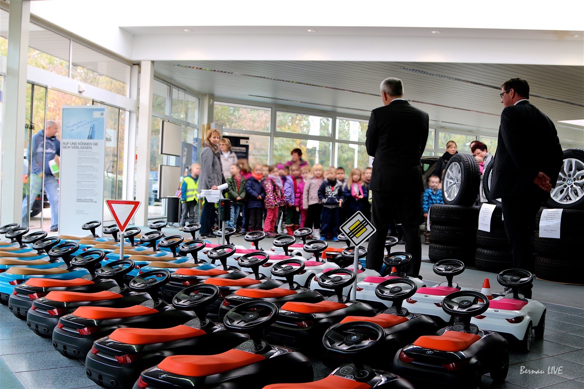 36 BMW´s für Bernauer Kitas vom Autohaus Skjellet Bernau 29 36 BMW´s für Bernauer Kitas vom Autohaus Skjellet Bernau