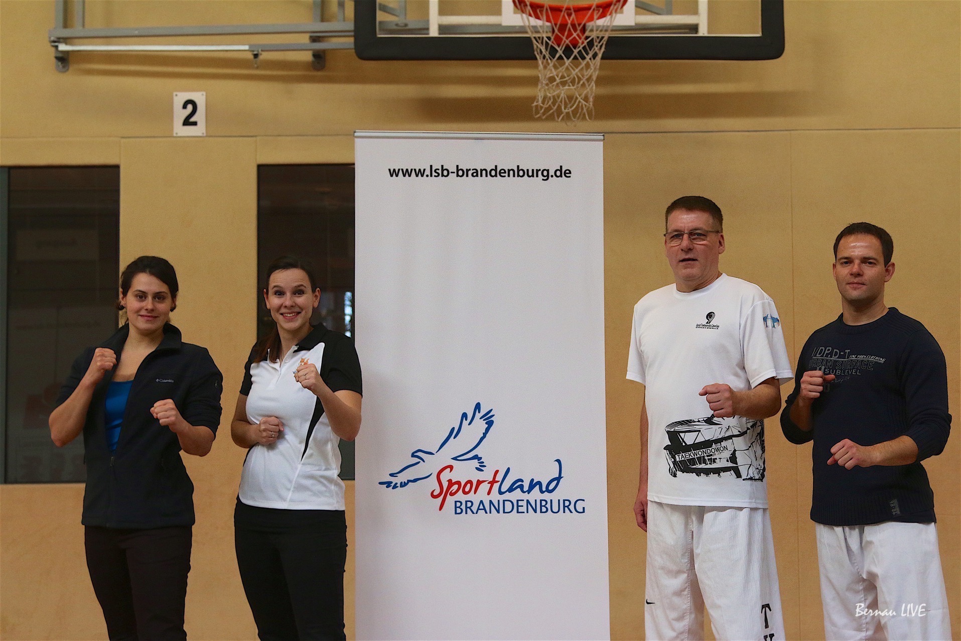 LIVE vom Aktionstag gegen Gewalt an Mädchen und Frauen in Bernau 35 LIVE vom Aktionstag gegen Gewalt an Mädchen und Frauen in Bernau