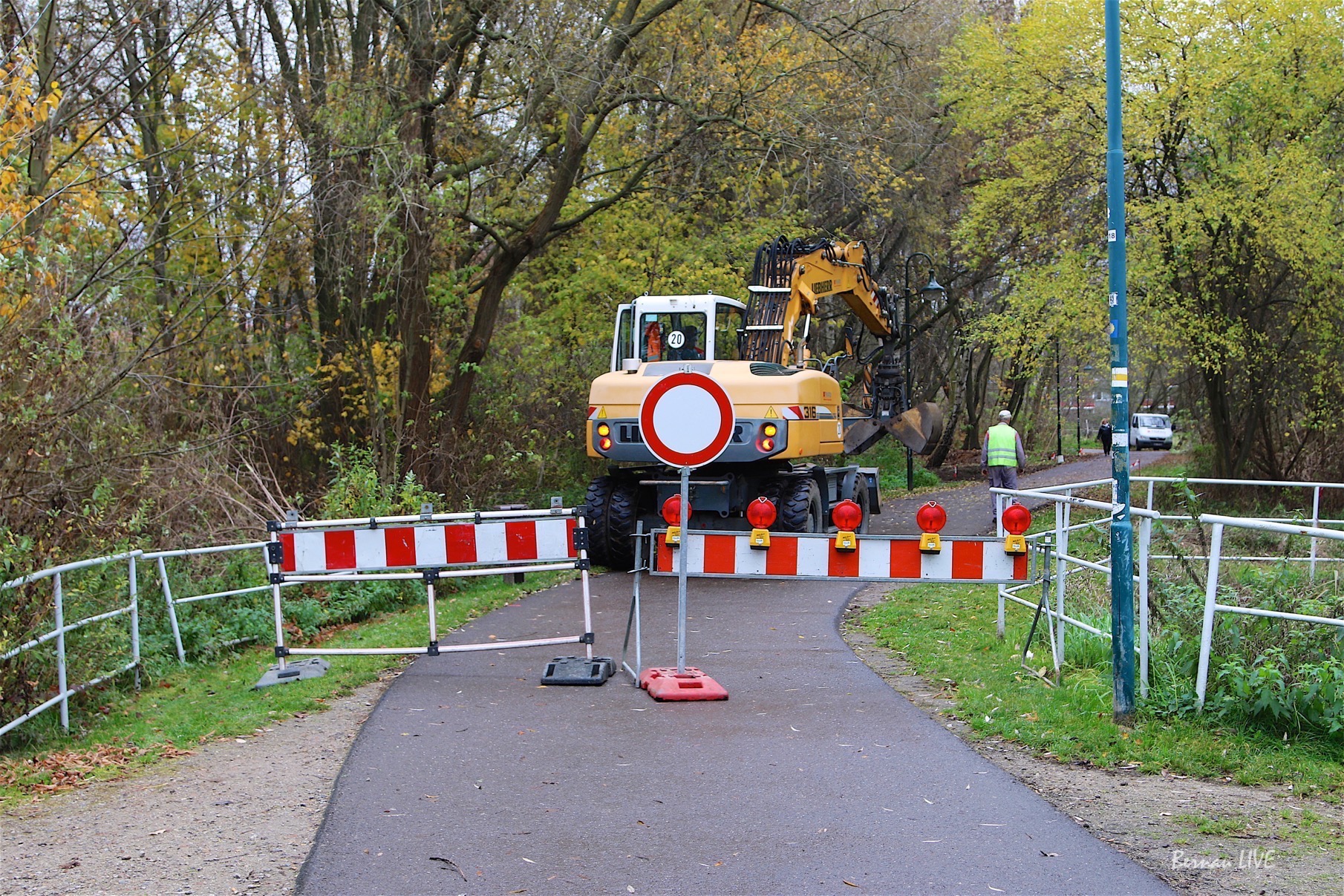 Wegsperrung zwischen der Bahnhofspassage und Bernau-Süd! 65 Wegsperrung zwischen der Bahnhofspassage und Bernau-Süd!