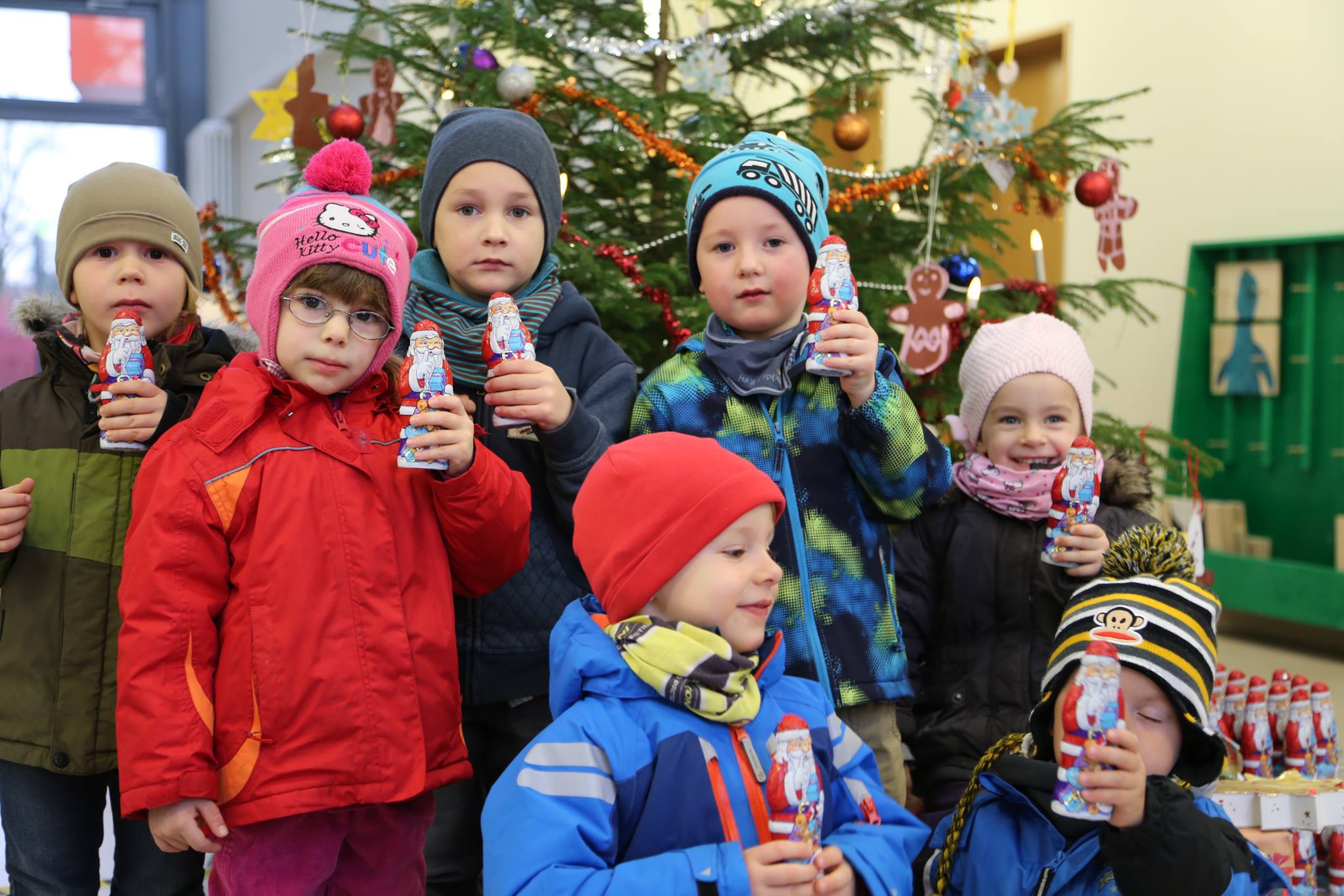 182 Schoko-Weihnachtsmänner für die "Schönower Heideknirpse" 17 Schönower Heideknirpse