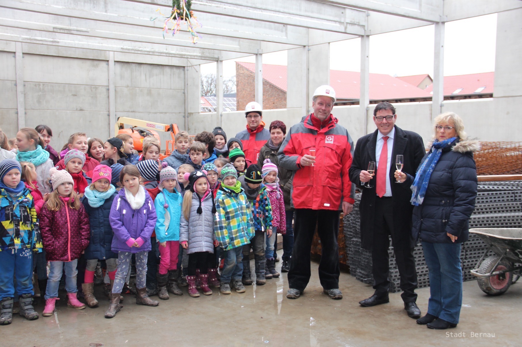 Bernau: Richtfest für die Sporthalle der Grundschule Schönow 9 Richtfest für die Sporthalle der Grundschule Schönow