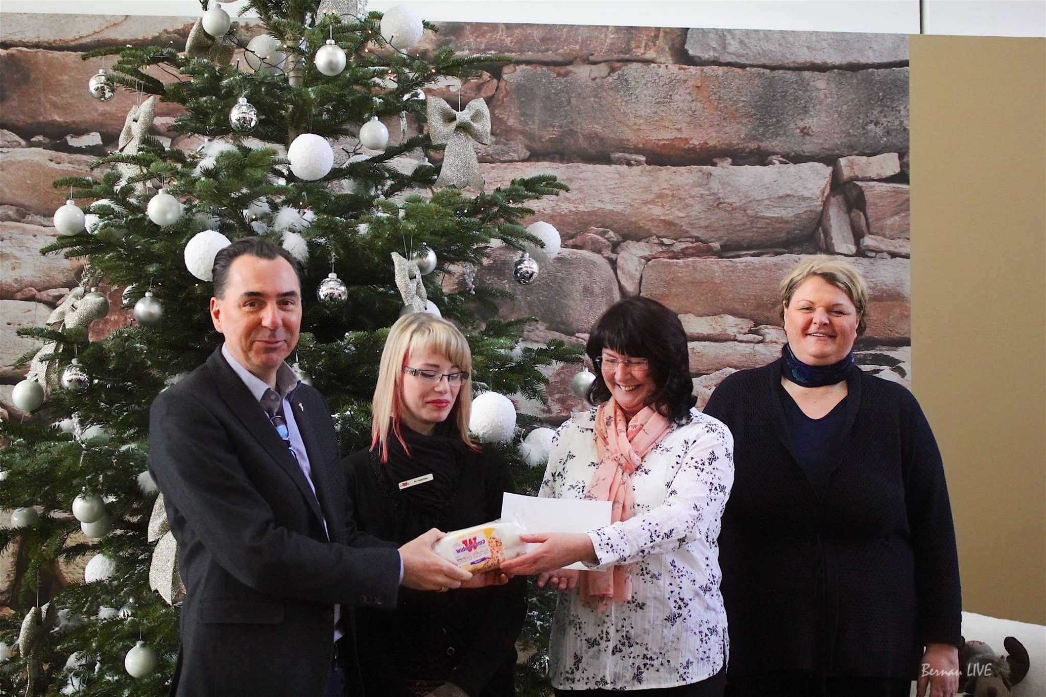 Wohnorama Bernau übergibt 400 Euro an das Frauenhaus Barnim 10 Wohnorama Bernau spendet für das Frauenhaus Barnim