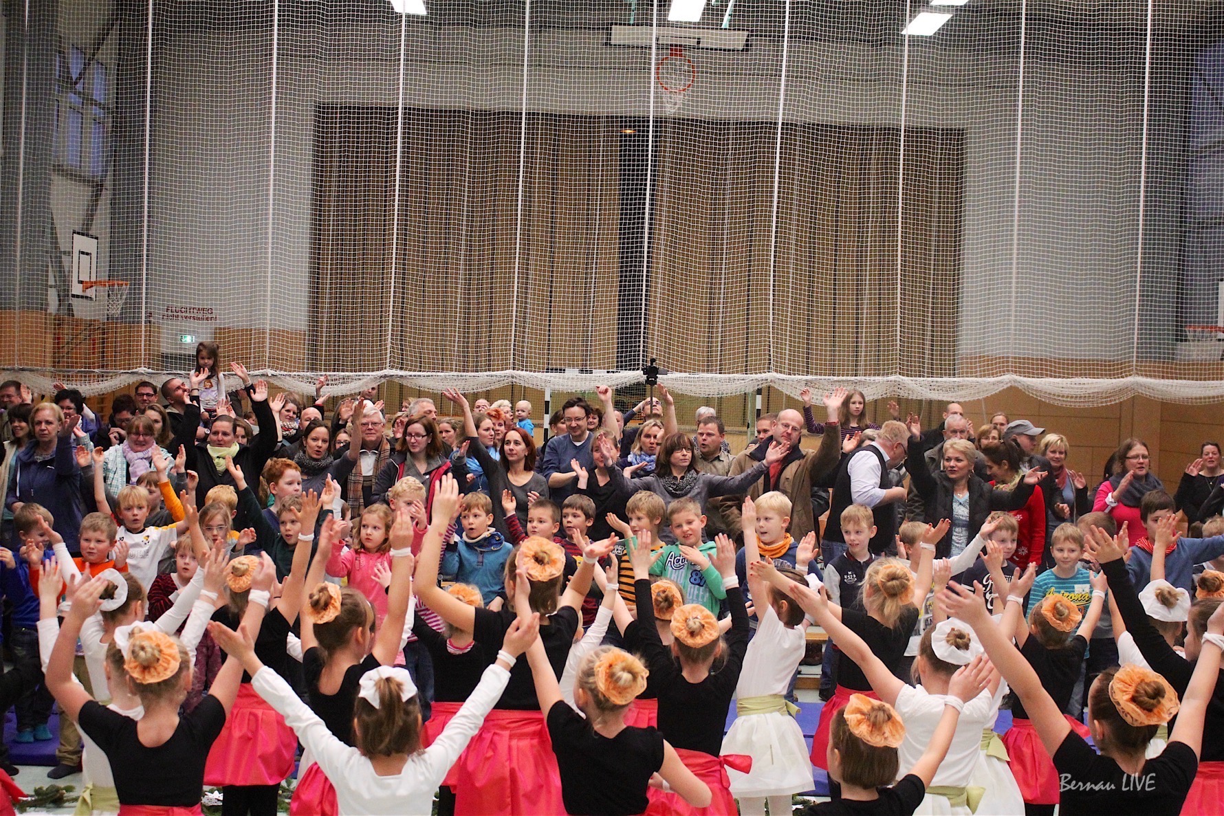 Da war was los! Weihnachtsprogramm des Hortes der Grundschule am Rollberg 38 Grundschule am Rollberg - Bernau