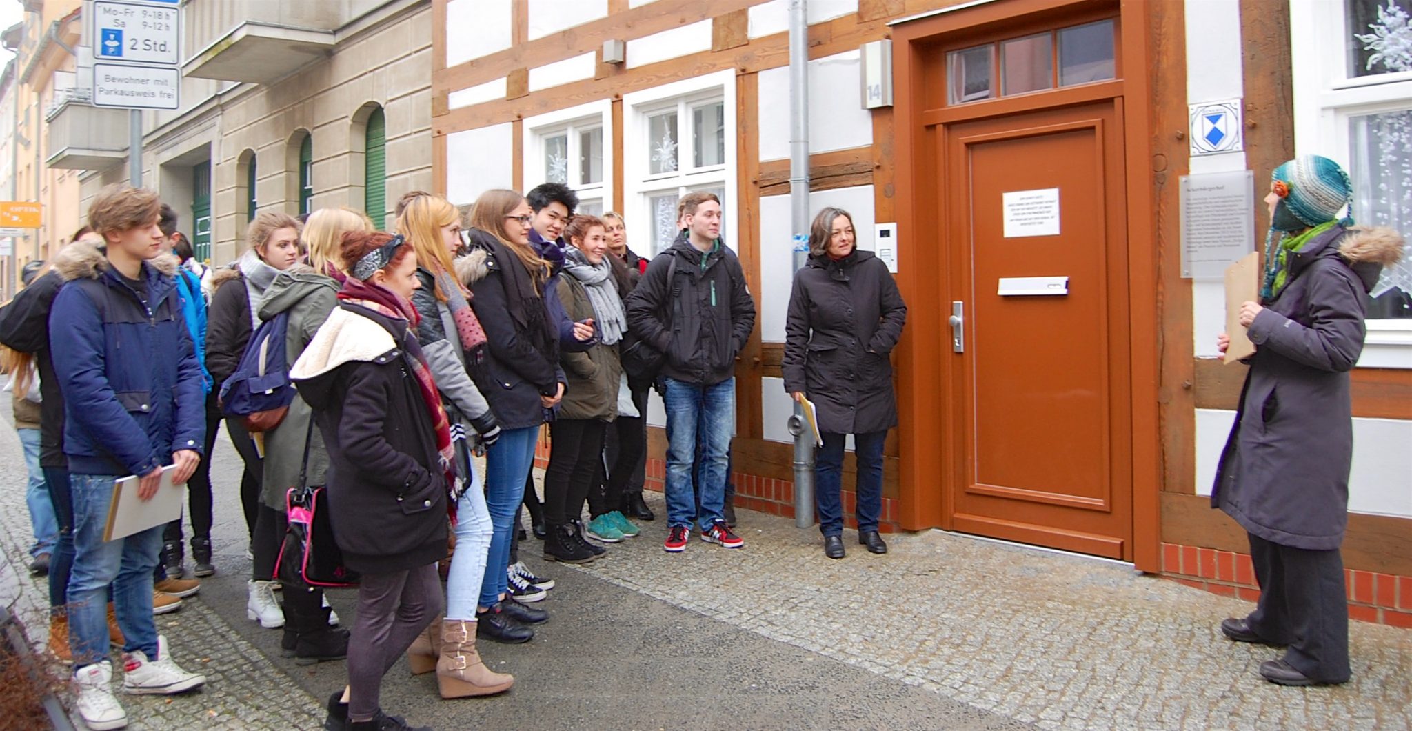 Bernau: Eine Schulstunde mit Bernaus Stadtplanerinnen 8 Bernau: Grau ist alle Theorie - das sagten sich wohl die Elftklässler vom Bernauer Paulus-Praetorius-Gymnasium.