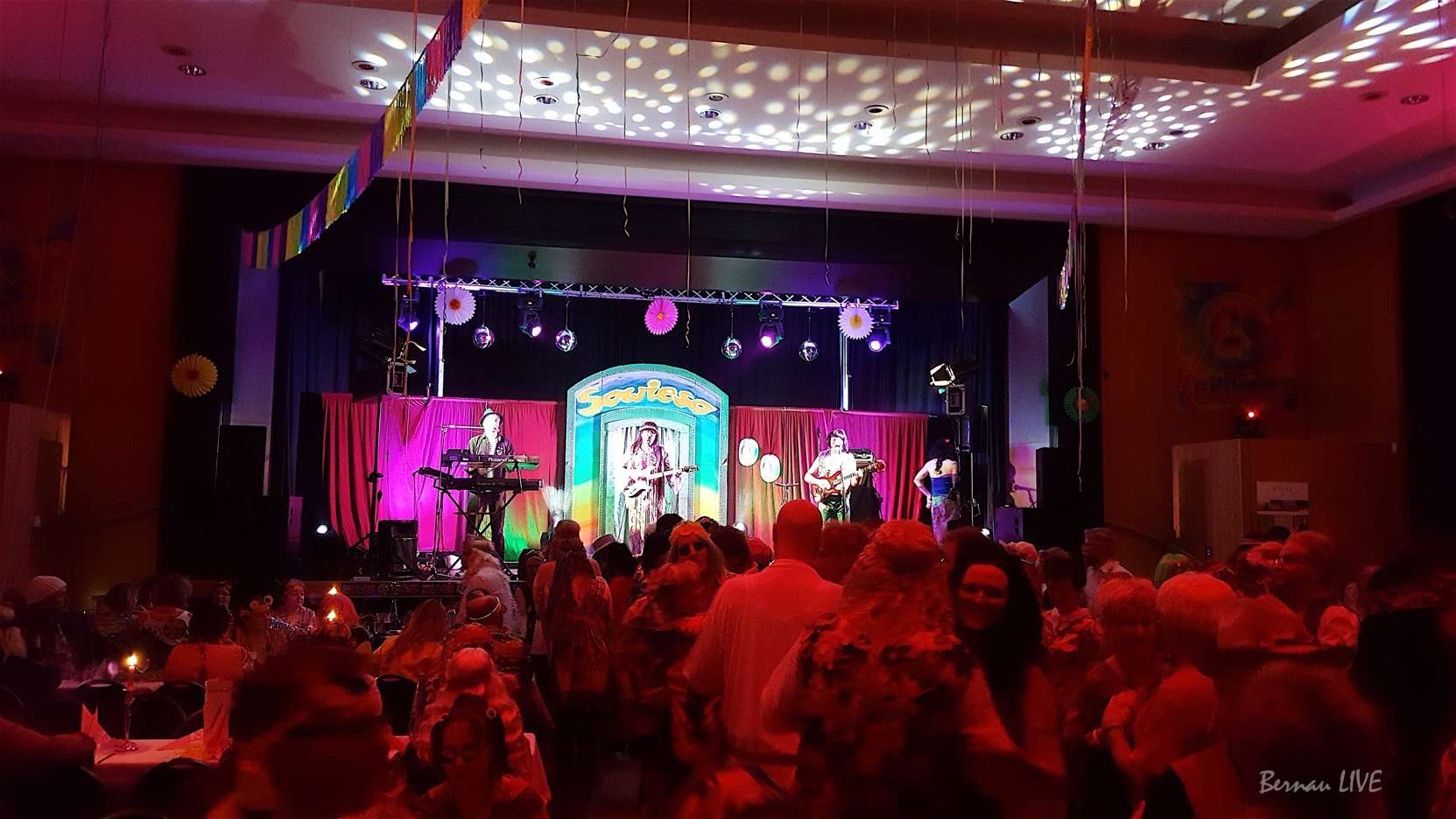 Flower-Power-Hippie Fasching in der Stadthalle Bernau 27 Fasching in der Stadthalle Bernau