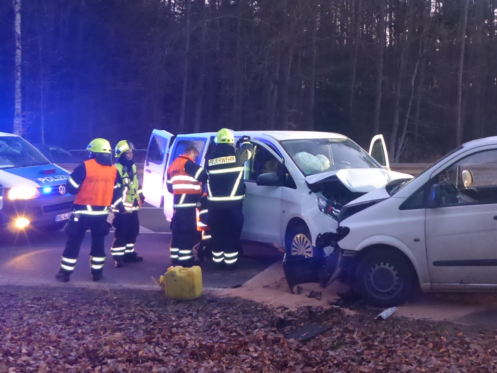 Bernau: Unfall auf der B273 & Trecker fuhr gegen Brücke 38 Unfall Bernau