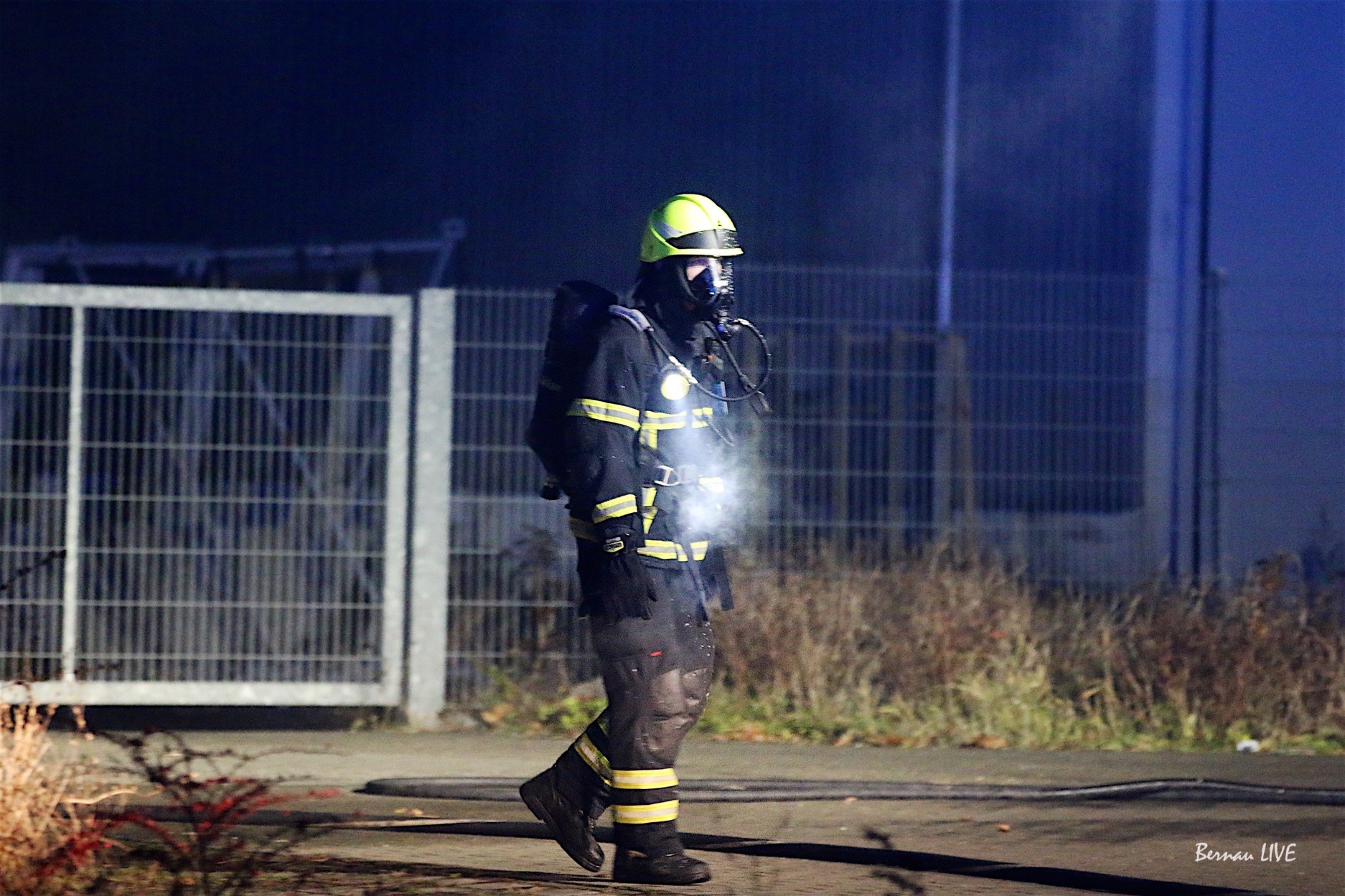 Bernau – Schönow: Anhänger durch Feuer beschädigt 3 Bernau – Anhänger durch Feuer beschädigt