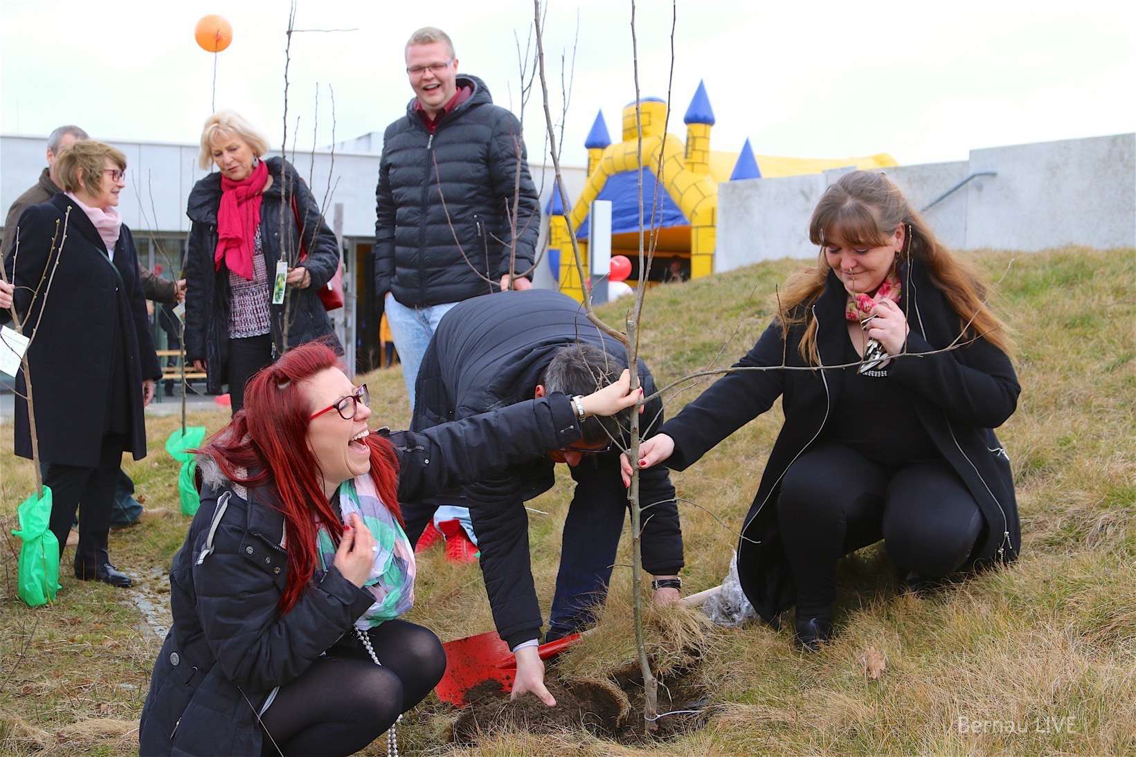 Konfetti zur Eröffnung des Kinder- und Jugendhaus Konfetti 17 Kinder- und Jugendhaus Konfetti in Bernau eröffnet