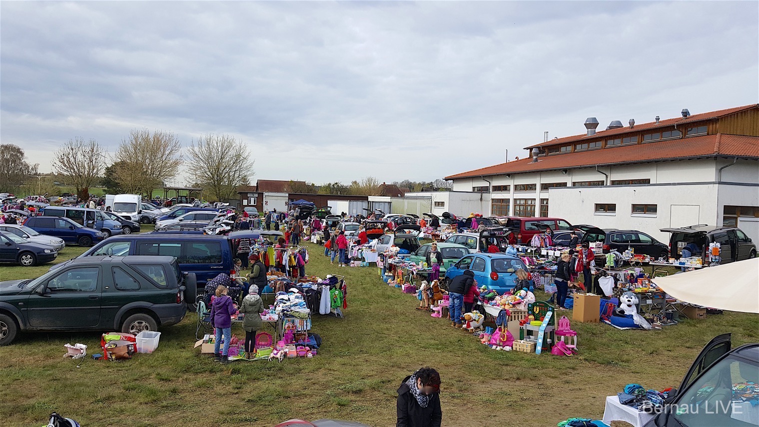 "Stau" in Richtung Lobetal: Baby- und Kindersachen - Flohmarkt 5 Bernau - Lobetal Flohmarkt