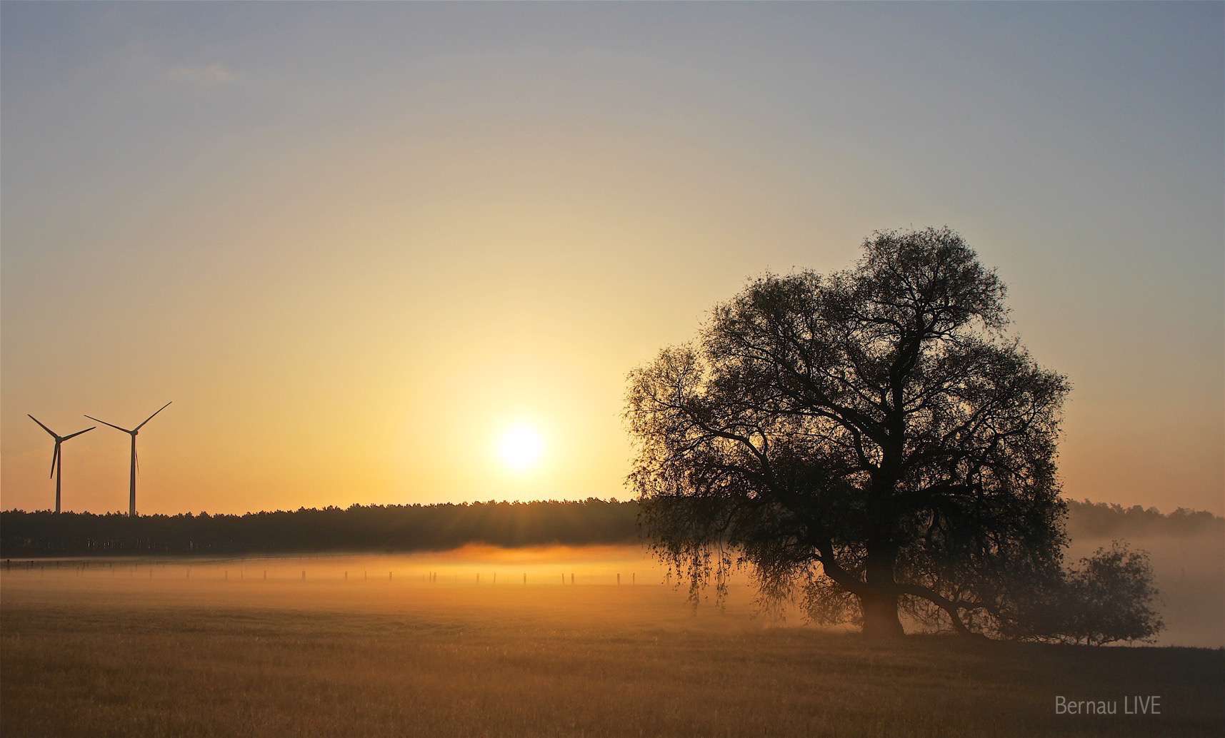 Guten Morgen, so kurz nach 7 und ein schönes Wochenende 9 Bernau - Sonnenaufgang in Ladeburg