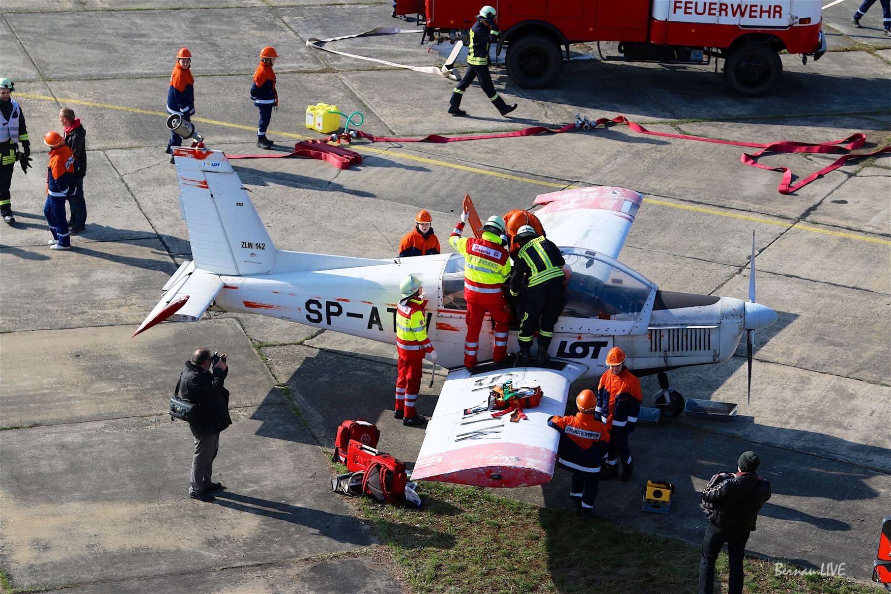 Großalarm auf dem Flugplatz Finowfurt für die Jugendfeuerwehr 7 Eberswalde: Großalarm auf dem Flugplatz Finowfurt für die Jugendfeuerwehr