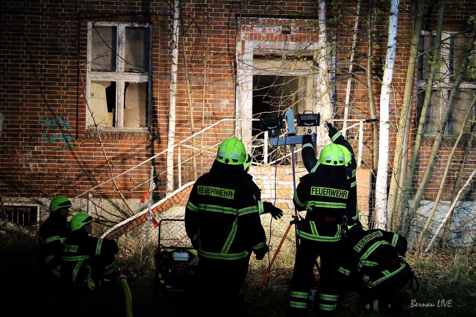 Leichtsinn löste Großalarm der Feuerwehr Bernau aus 6 Feuerwehr Bernau - Feuer an der Schwanebecker Chaussee
