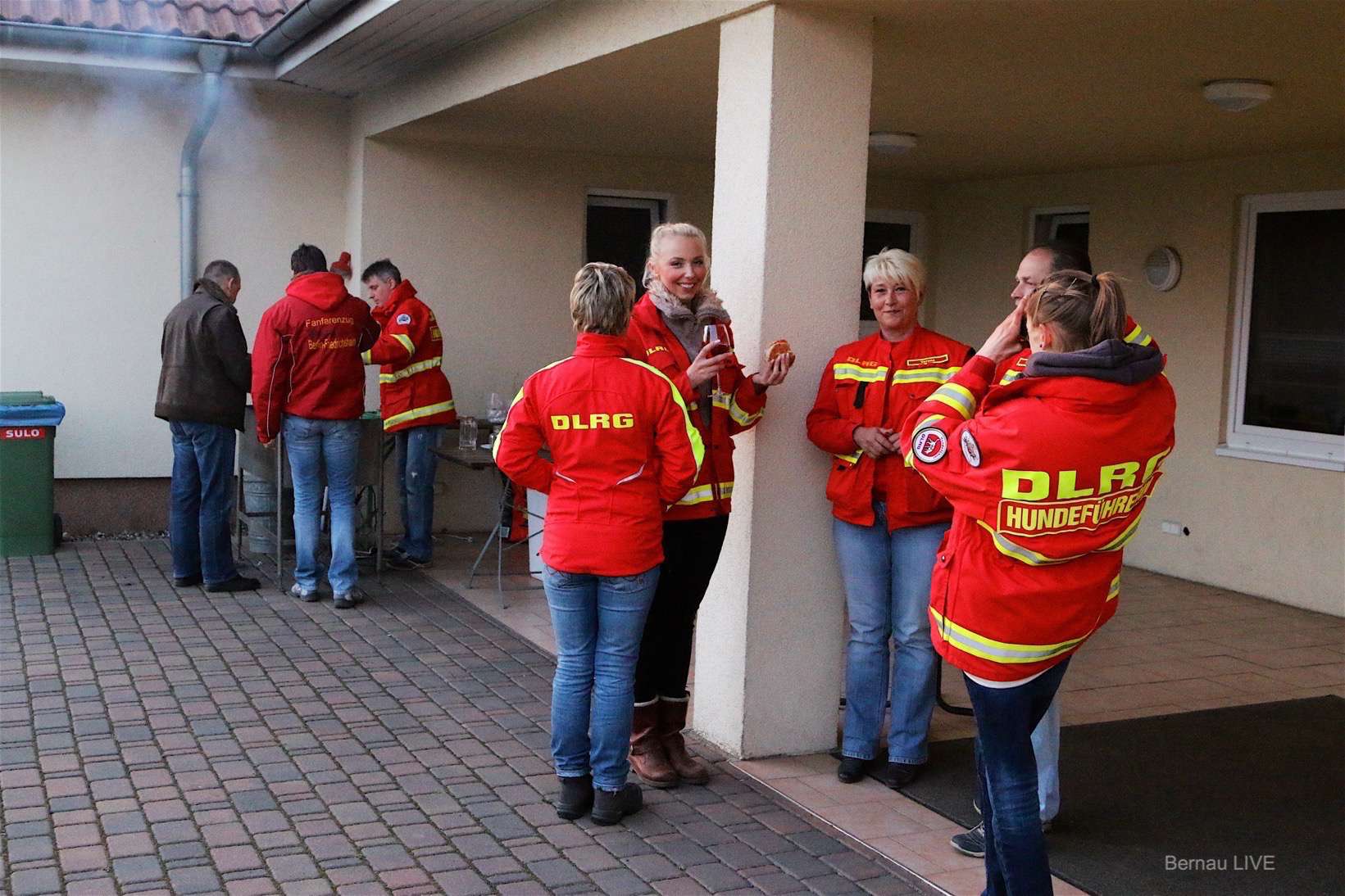 "Red Carpet" zwischen Fussballrasen und Vereinshaus des FSV Bernau 11 Bernau: Polizeiruf Premiere mit der Rettungshundestaffel Barnim