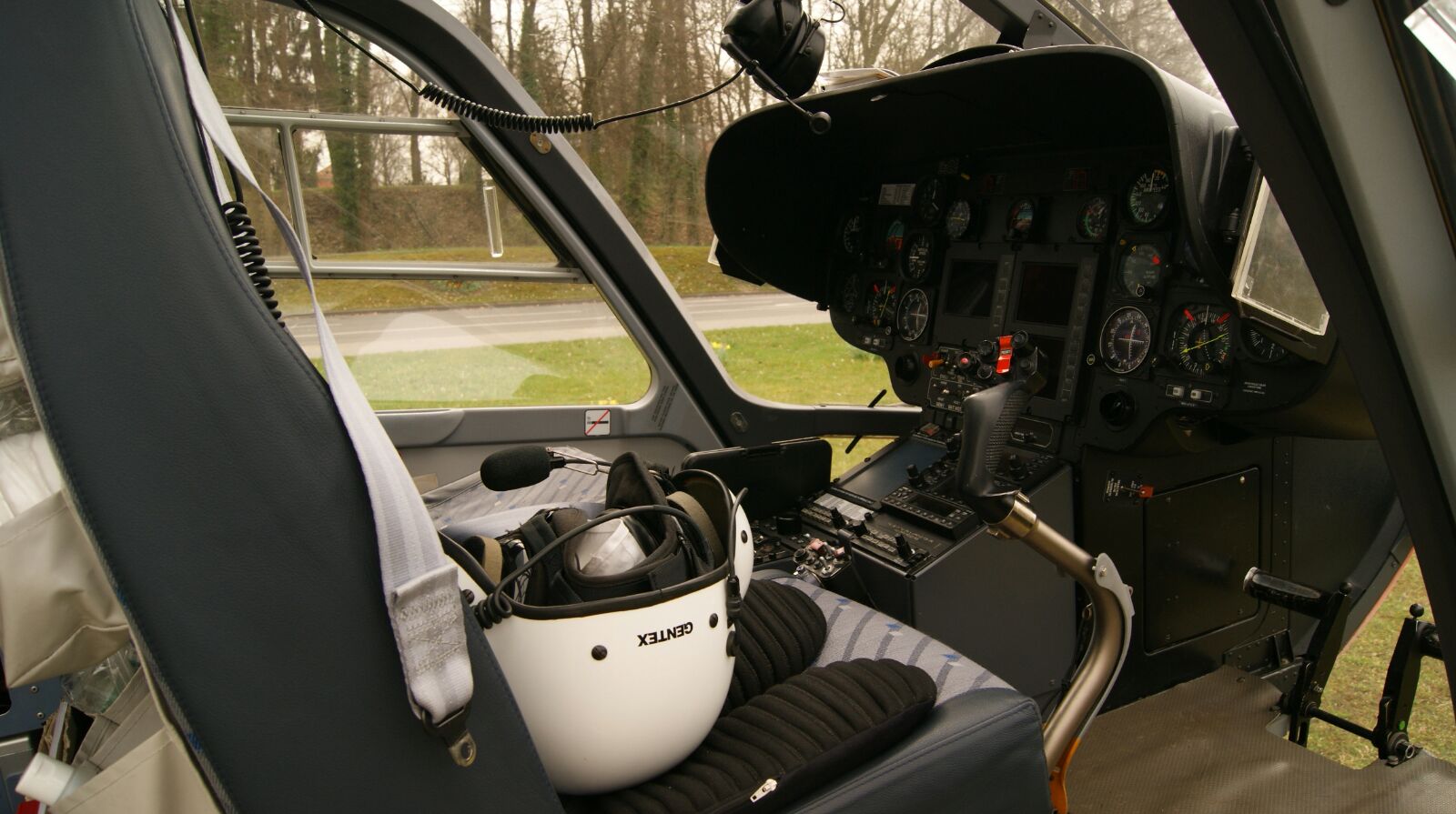 Bernau: Christoph 64 - Haargenaue Landung mit offener Tür 16 Bernau: Rettungshubschrauber Christoph 31