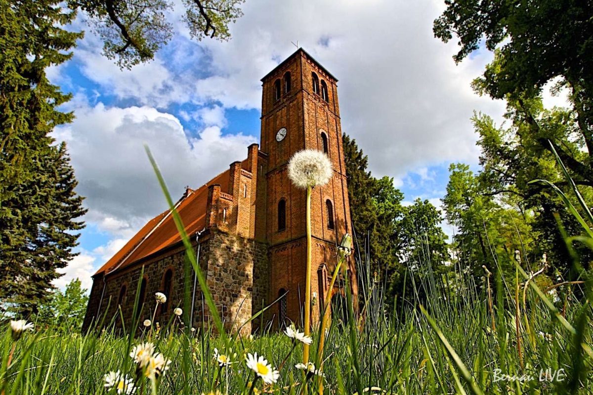 17. Mai: Ausbau der Straße 'Finkenschlag' in Ladeburg beginnt 14 Dorfkirche Ladeburg