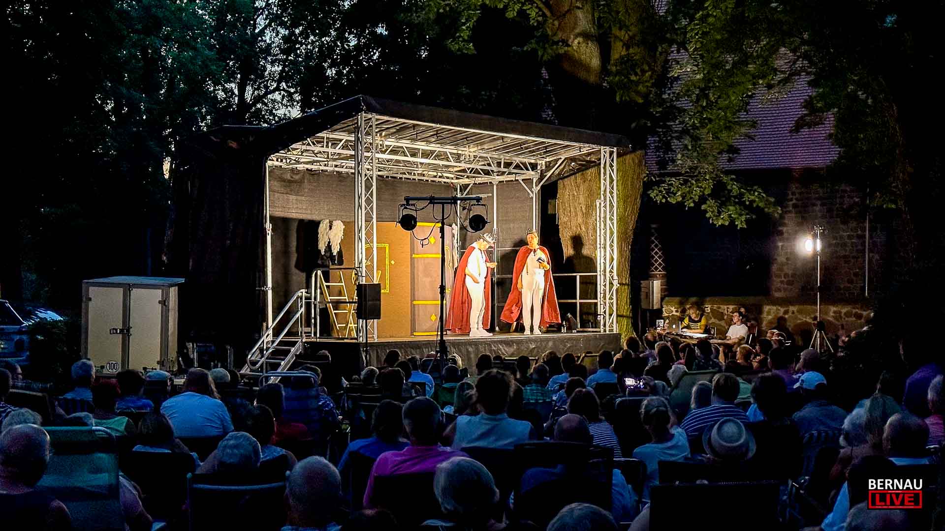 Standing Ovations beim TaW - Klappstuhltheater in Ladeburg 1 Standing Ovations beim TaW - Klappstuhltheater in Ladeburg
