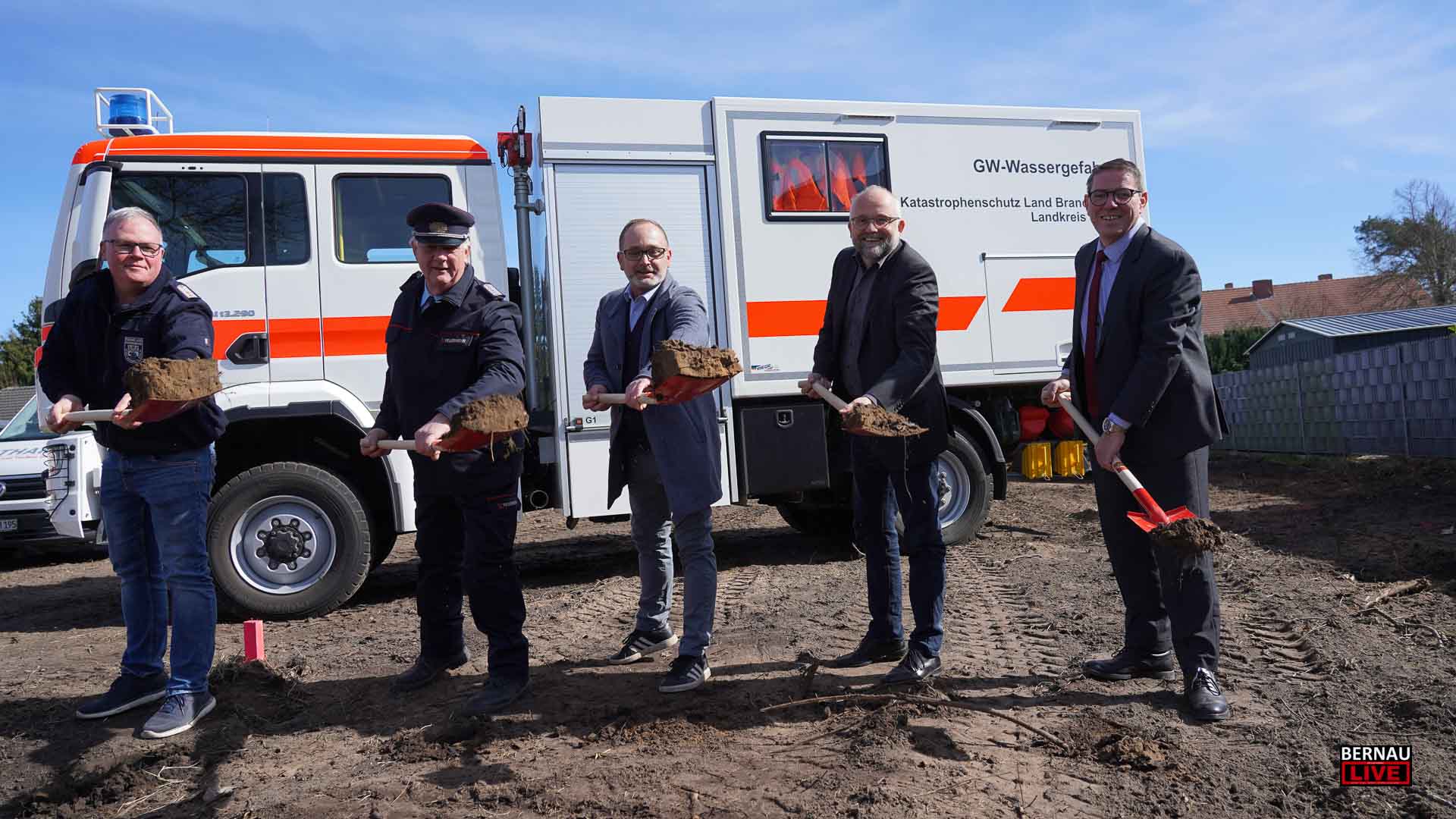 Spatenstich für eine (Katschutz) Bootshalle im Bernauer Ortsteil Ladeburg 1 Spatenstich für eine (Katschutz) Bootshalle im Bernauer Ortsteil Ladeburg