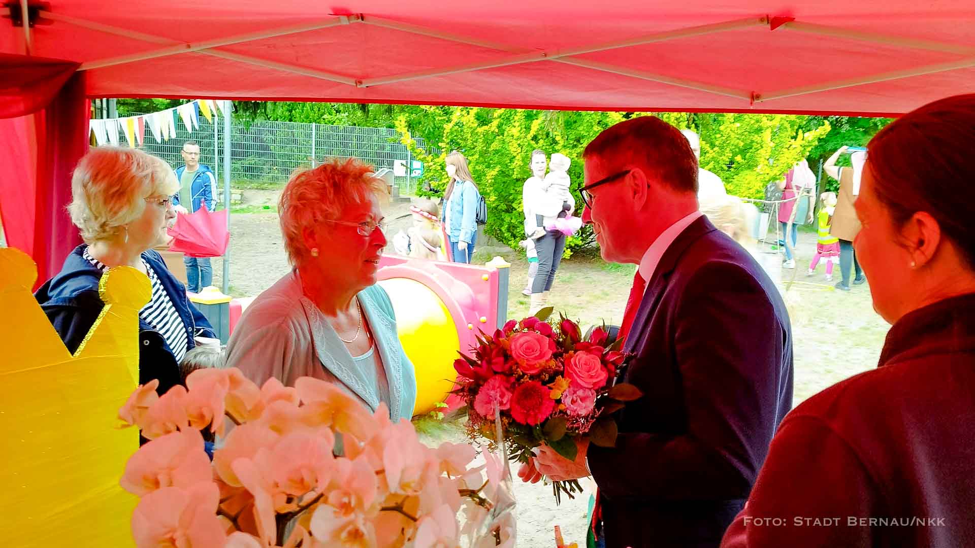 Bernau: Die "Kleinen Strolche" verabschiedeten Kitaleiterin in den Ruhestand 1 Bernau: Die "Kleinen Strolche" verabschiedeten Kitaleiterin in den Ruhestand