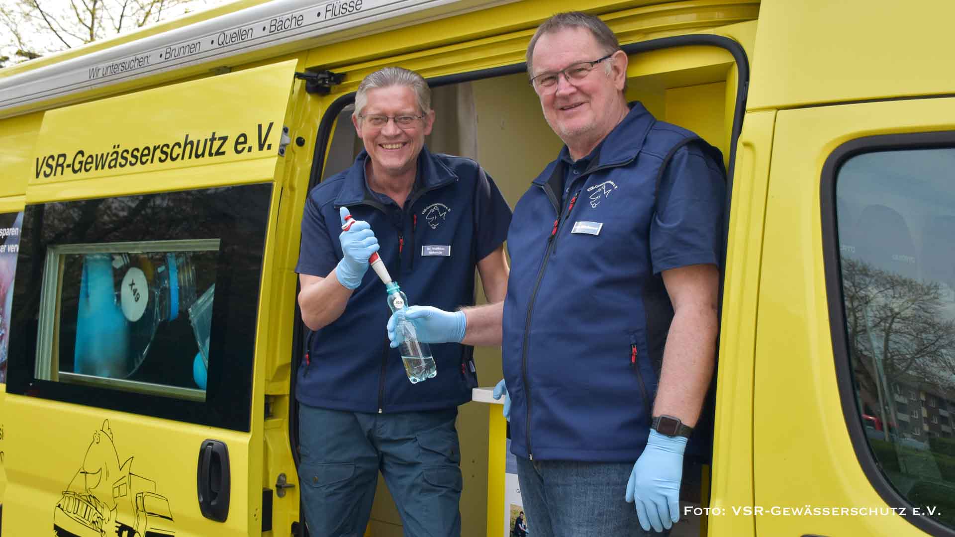 Verein untersucht Brunnenwasser auf dem Marktplatz Bernau 1 Verein untersucht Brunnenwasser auf dem Bahnhofsvorplatz Bernau