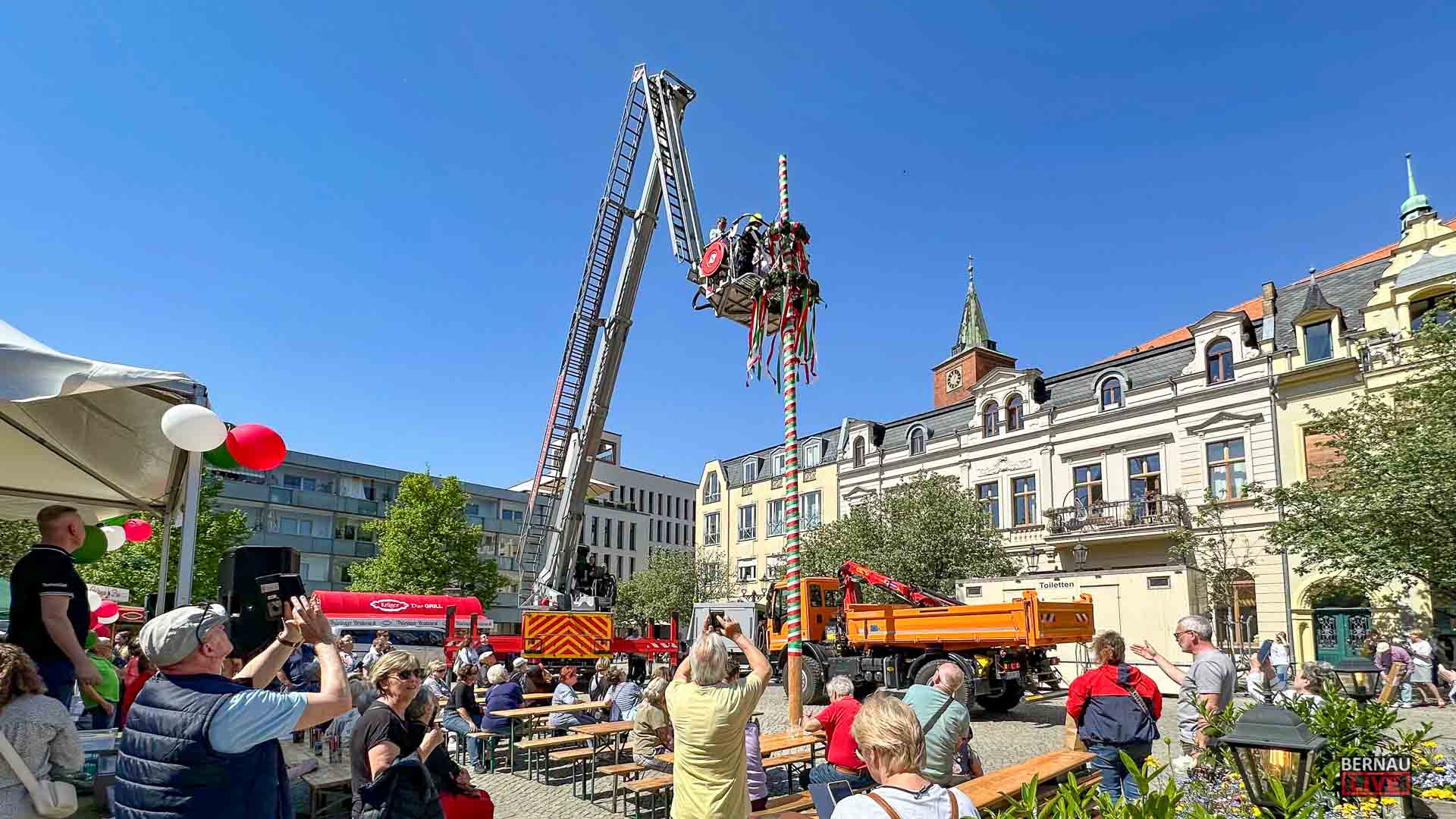 Familienfest zur Maibaum-Aufstellung auf dem Marktplatz Bernau 1 Familienfest zur Maibaum-Aufstellung auf dem Marktplatz Bernau