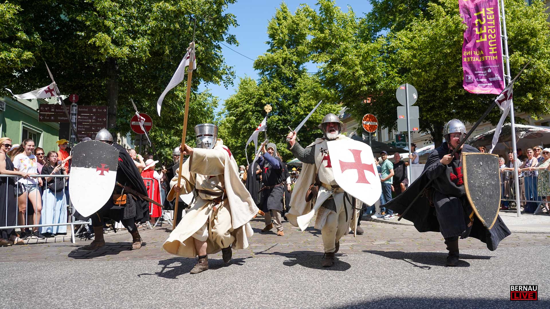 Die Stadt Bernau bittet um Rückgabe ausgeliehener Hussitenfest-Kostüme 3 https://bernau-live.de/hussitenfest-bernau/das-war-das-32-hussitenfest-in-bernau-fazit-und-viele-viele-fotos