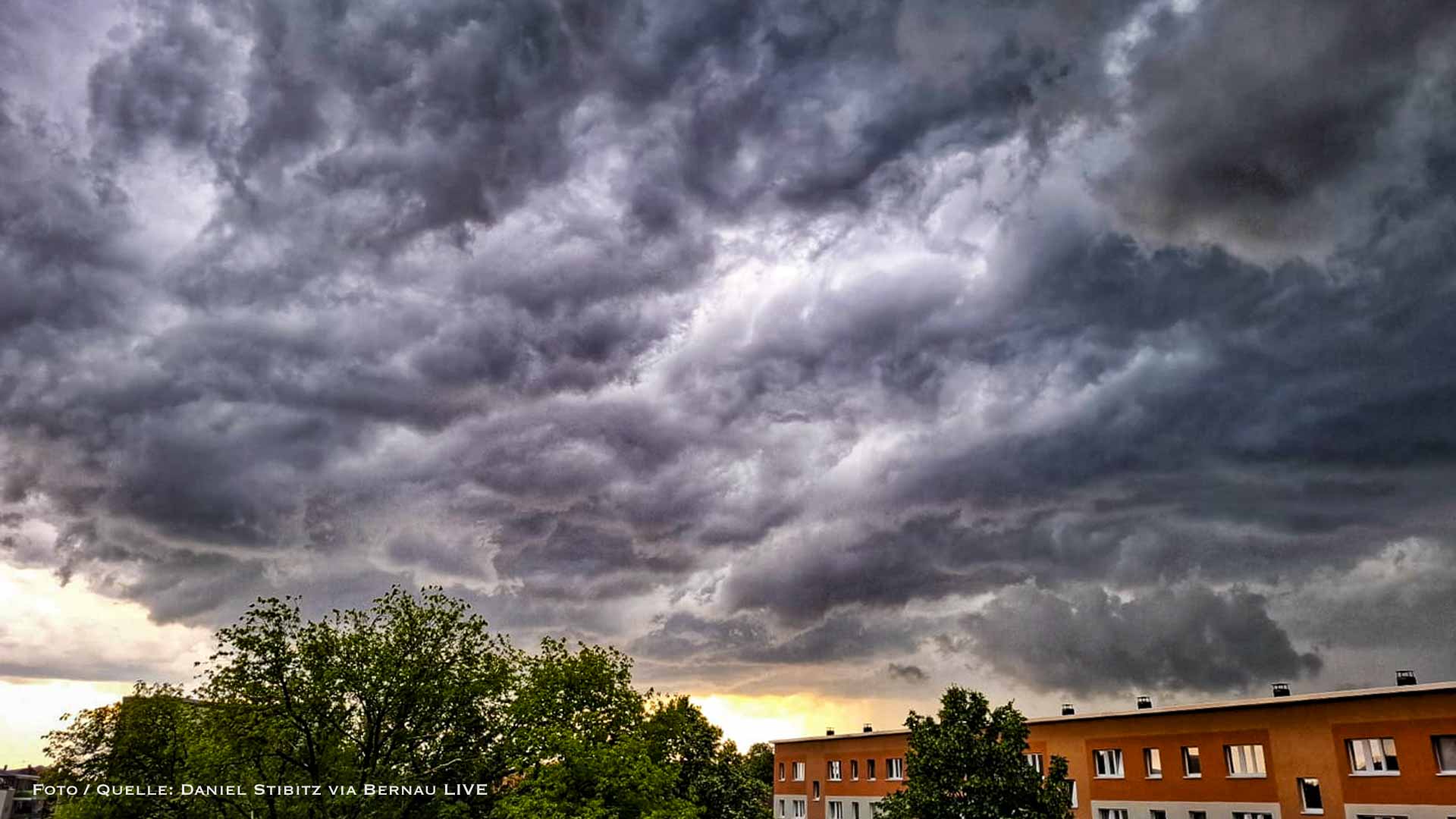Unwetter: S-Bahnverkehr vorerst komplett eingestellt - Sturm und Regen in Bernau 7 Unwetter: S-Bahnverkehr vorerst komplett eingestellt - Sturm und Regen in Bernau