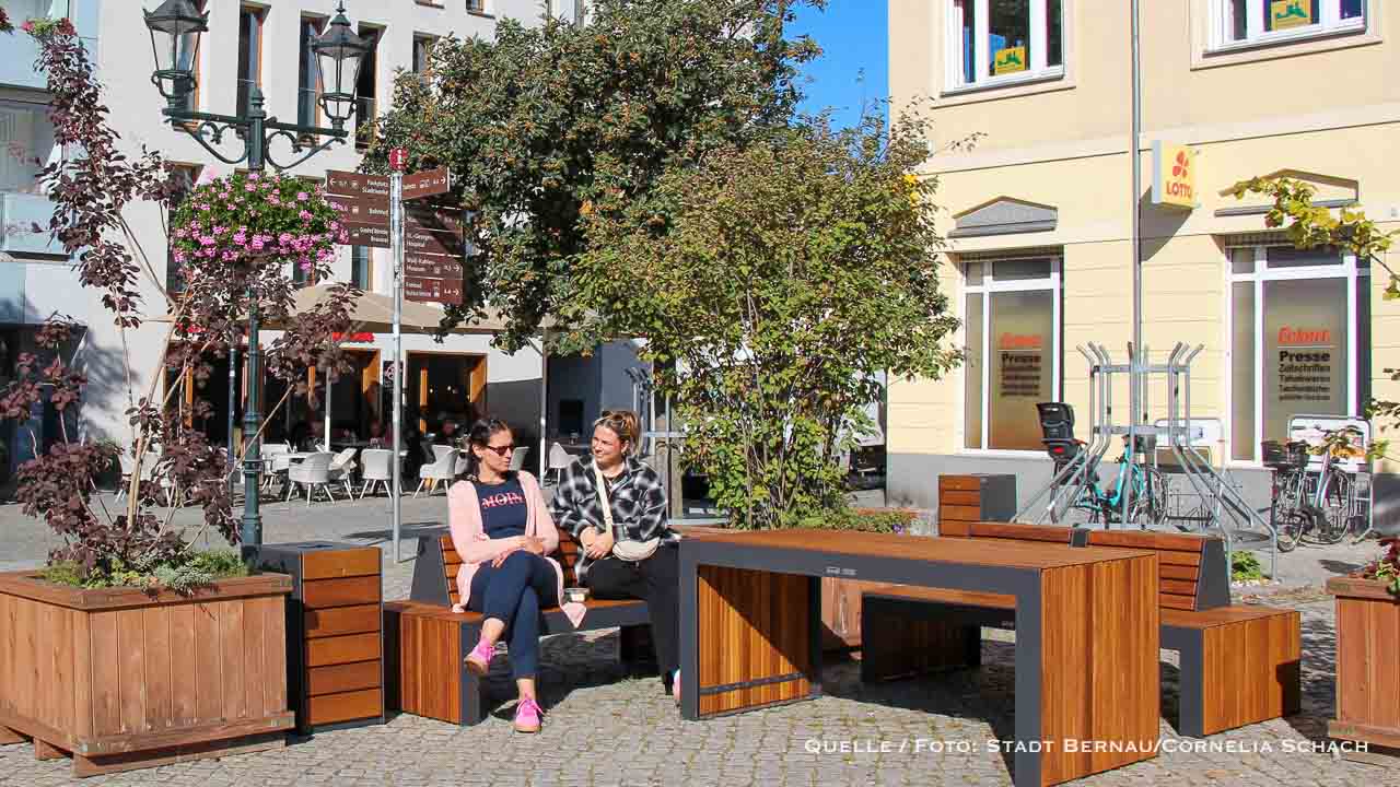 Neue Sitzmöbel und mehr Grün auf dem Marktplatz Bernau 3 Neue Sitzmöbel und mehr Grün auf dem Marktplatz Bernau