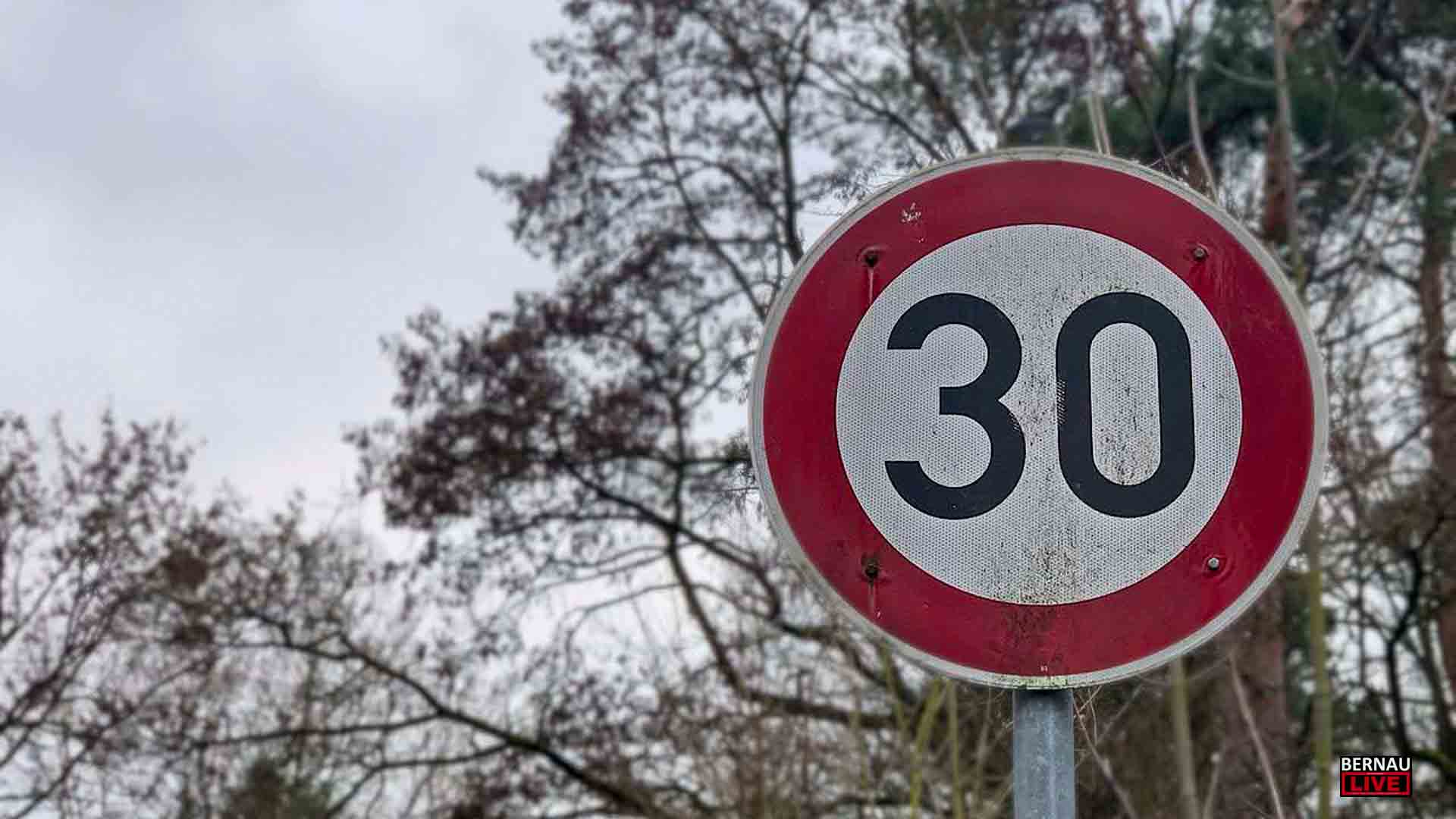 Einhaltung Tempo 30 im Bernauer Blumenhag? Antrag auf stille Verkehrsmessungen 1 Einhaltung Tempo 30 im Bernauer Blumenhag? Antrag auf stille Verkehrsmessungen