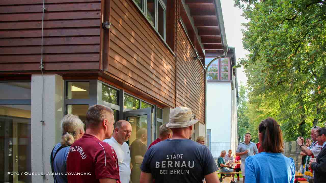Bernaus Sportplatz wächst: Anbau am Wasserturm fertiggestellt 1 Bernaus Sportplatz wächst: Anbau am Wasserturm fertiggestellt