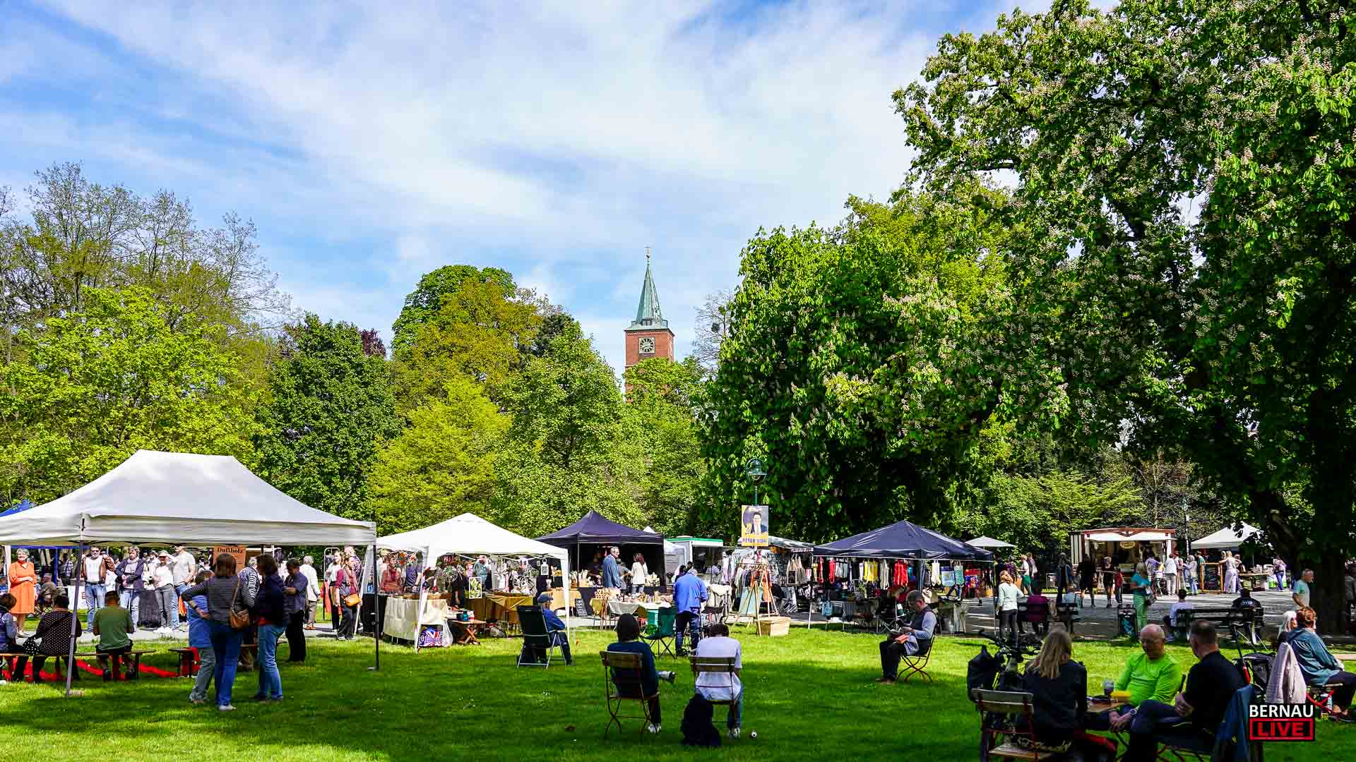 Sonntag in Bernau: Kunst- und Handwerkermarkt im Stadtpark