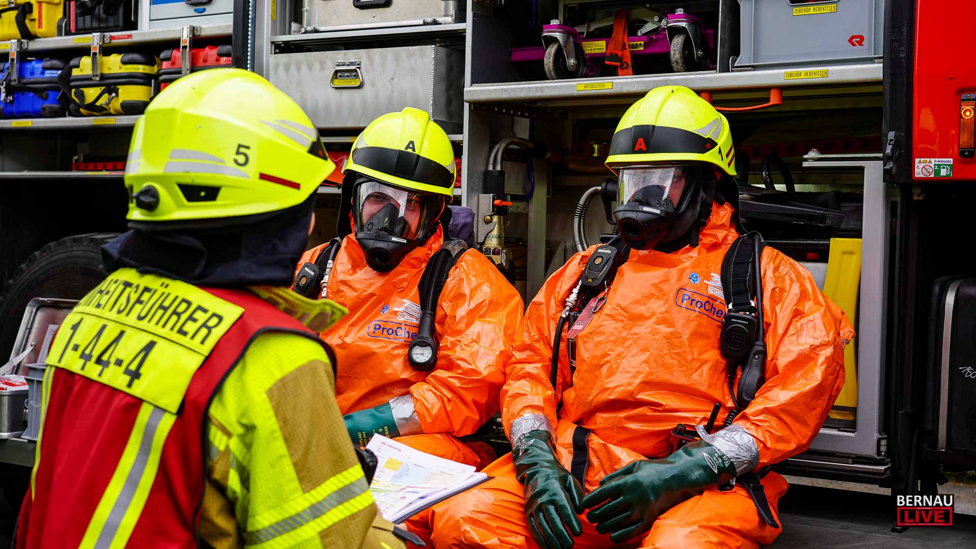 Gefahrgut-Übung der Feuerwehren und des Katastrophenschutz Barnim in Bernau 1 Gefahrgut-Übung der Feuerwehren und des Katastrophenschutz Barnim in Bernau