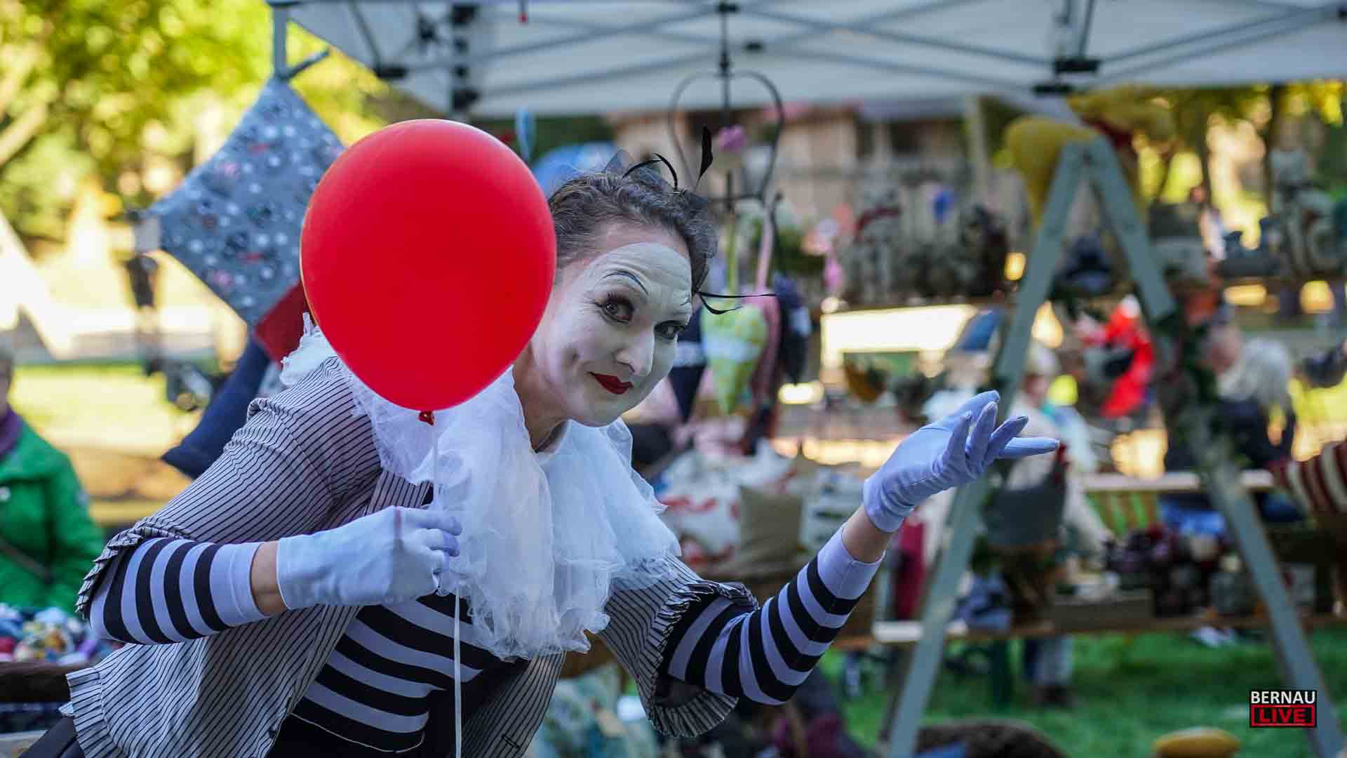 Bernau / Barnim: Der Kunst- und Handwerkermarkt hat seine Rolle als Publikumsmagnet auch in seiner Herbstausgabe eindrucksvoll bestätigt.