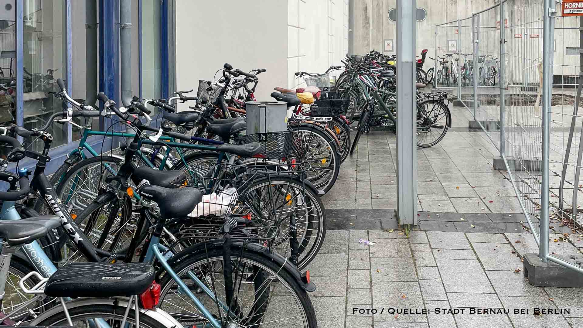 Bernauer Bahnhofsvorplatz: Fahrräder müssen bis 17. Oktober entfernt werden 14 Bernauer Bahnhofsvorplatz: Fahrräder müssen bis 17. Oktober entfernt werden