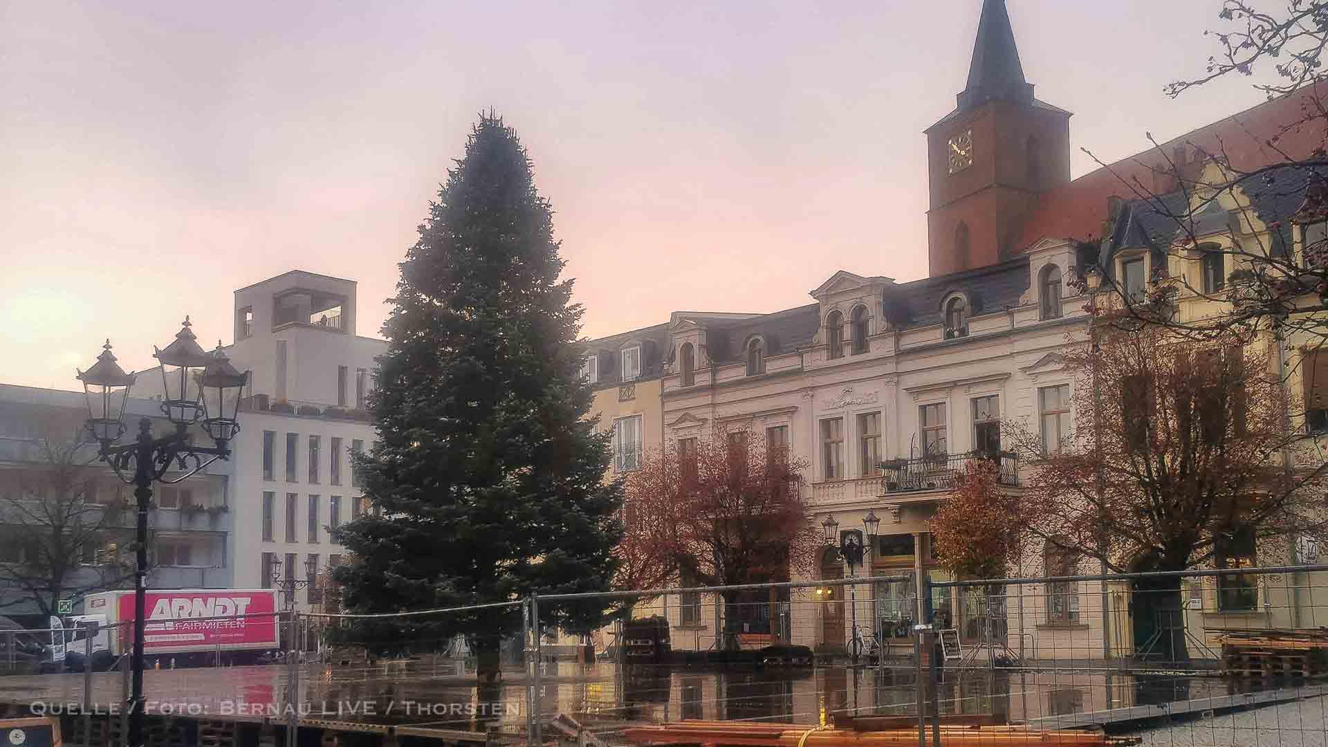 Aufbauarbeiten für die Eislaufbahn Bernau haben begonnen 5 Aufbauarbeiten für die Eislaufbahn Bernau haben begonnen