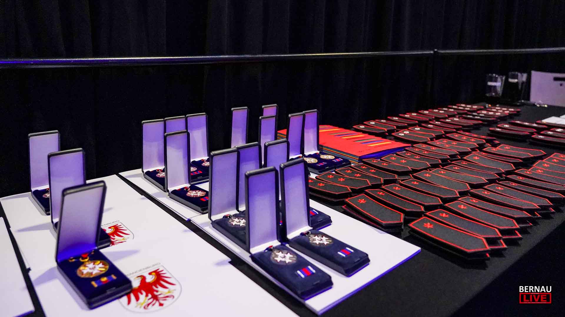 Freiwillige Feuerwehr feiert ihre Ehrenamtlichen in der Sparkassen-Arena Bernau 17 Bernau LIVE - Dein Stadtmagazin für Bernau bei Berlin