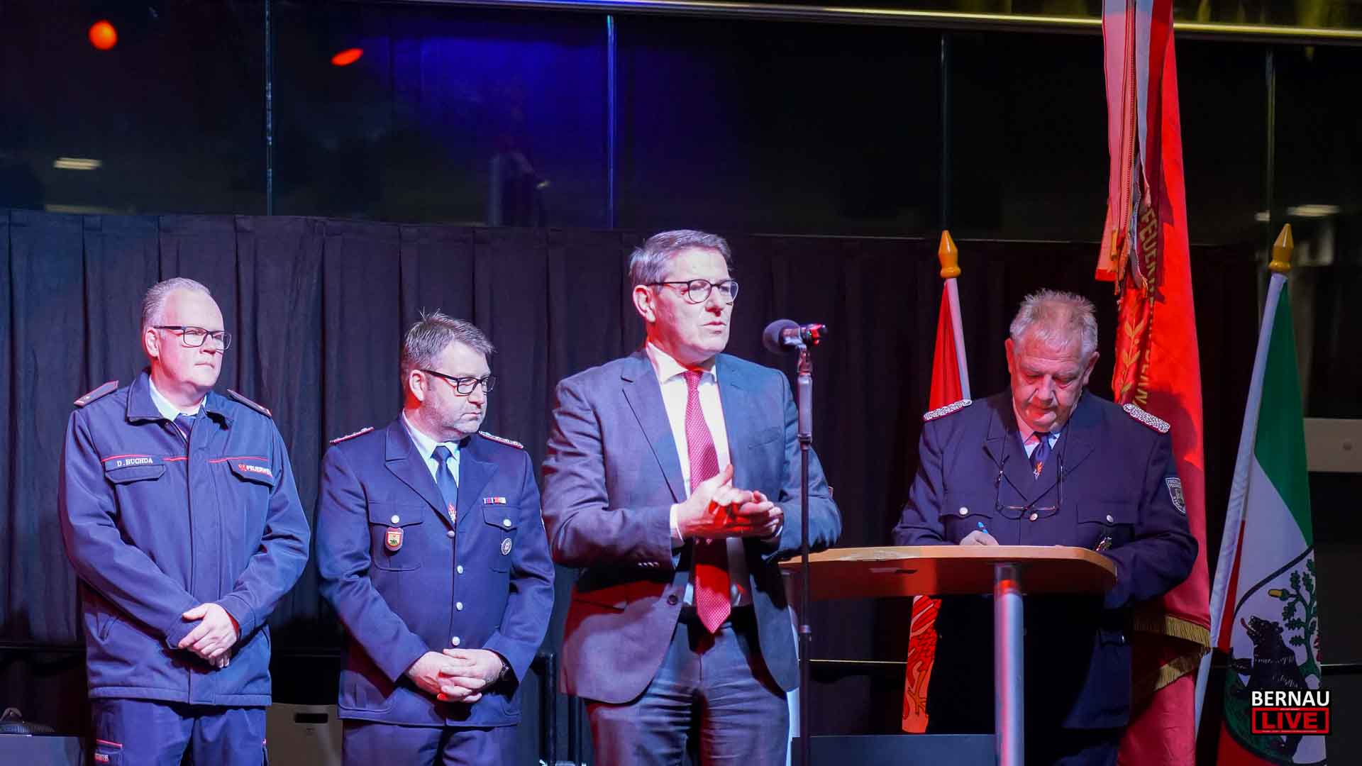 Freiwillige Feuerwehr feiert ihre Ehrenamtlichen in der Sparkassen-Arena Bernau 14 Freiwillige Feuerwehr feiert ihre Ehrenamtlichen in der Sparkassen-Arena Bernau