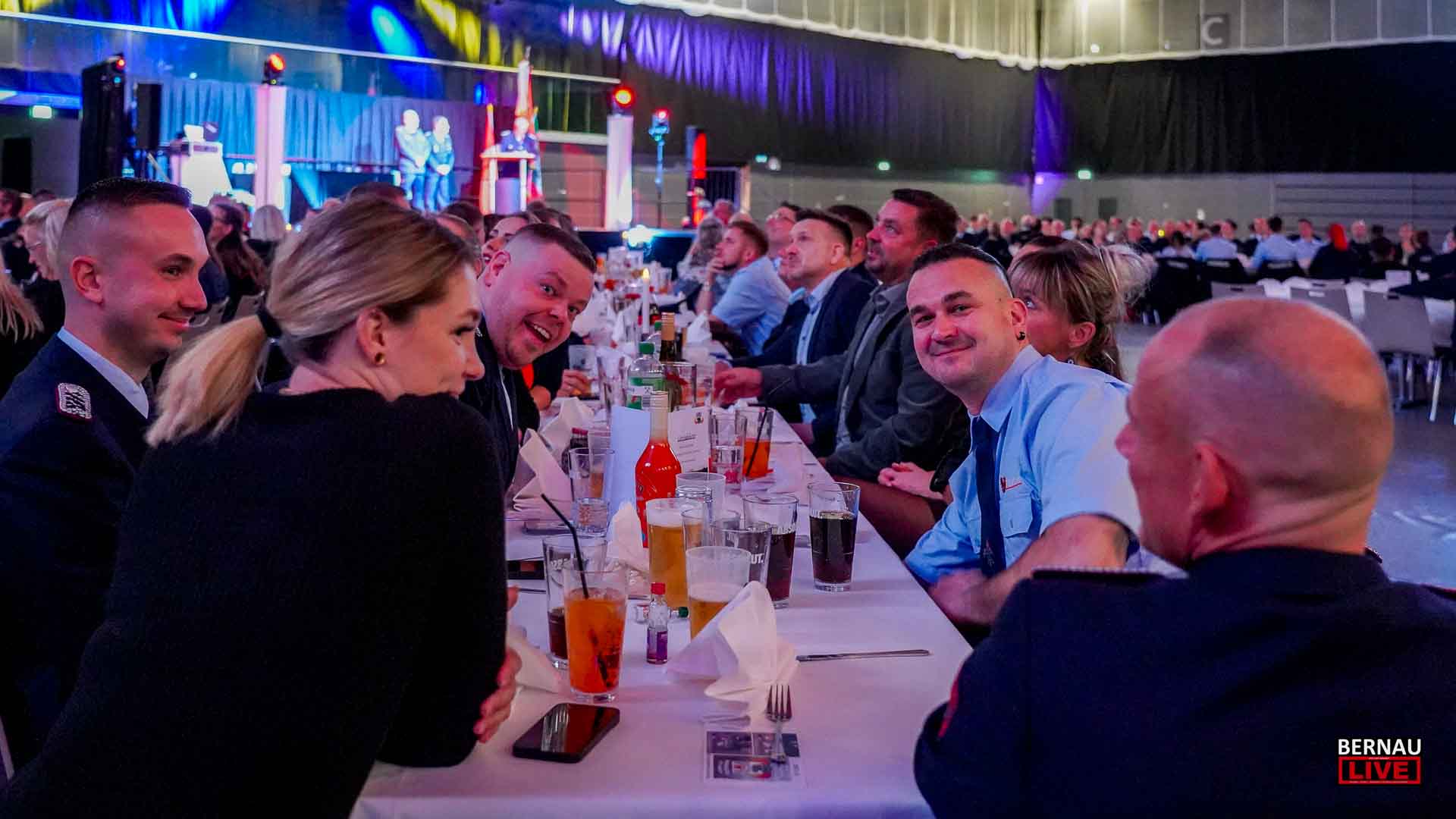 Freiwillige Feuerwehr feiert ihre Ehrenamtlichen in der Sparkassen-Arena Bernau 8 Bernau LIVE - Dein Stadtmagazin für Bernau bei Berlin