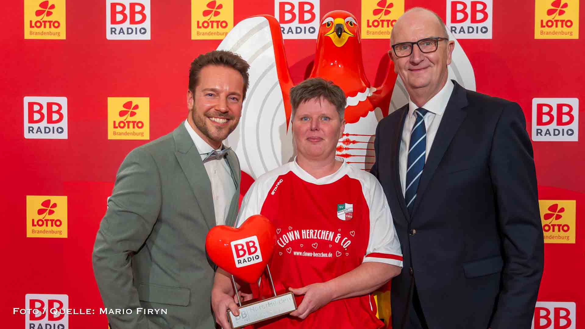 Claudia Siebert vom SV 1969 Melchow/Grüntal e.V. ist BB RADIO HörerHeldin 7 Claudia Siebert vom SV 1969 Melchow/Grüntal e.V. ist BB RADIO HörerHeldin