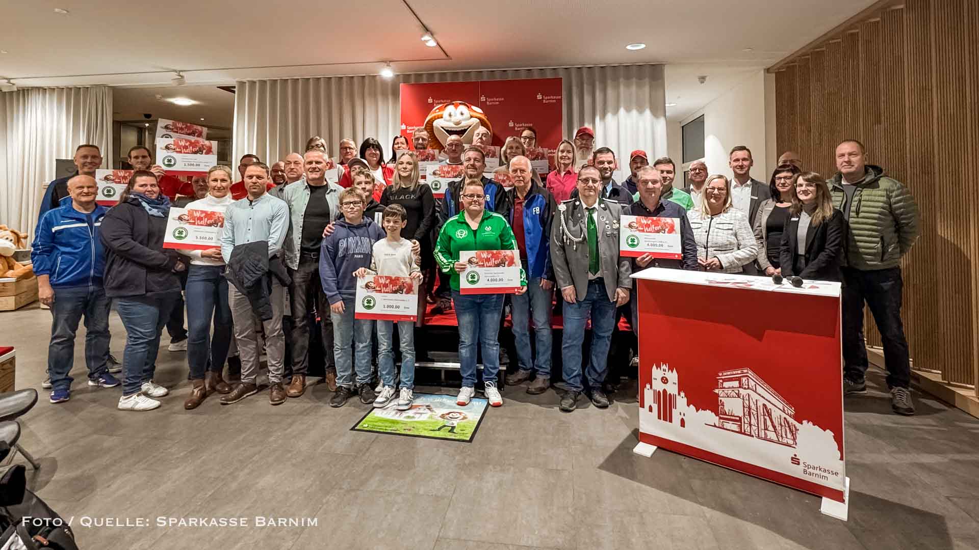 Sparkasse Barnim verteilt über 65.000 Euro an lokale Vereine 1 Sparkasse Barnim verteilt über 65.000 Euro an lokale Vereine